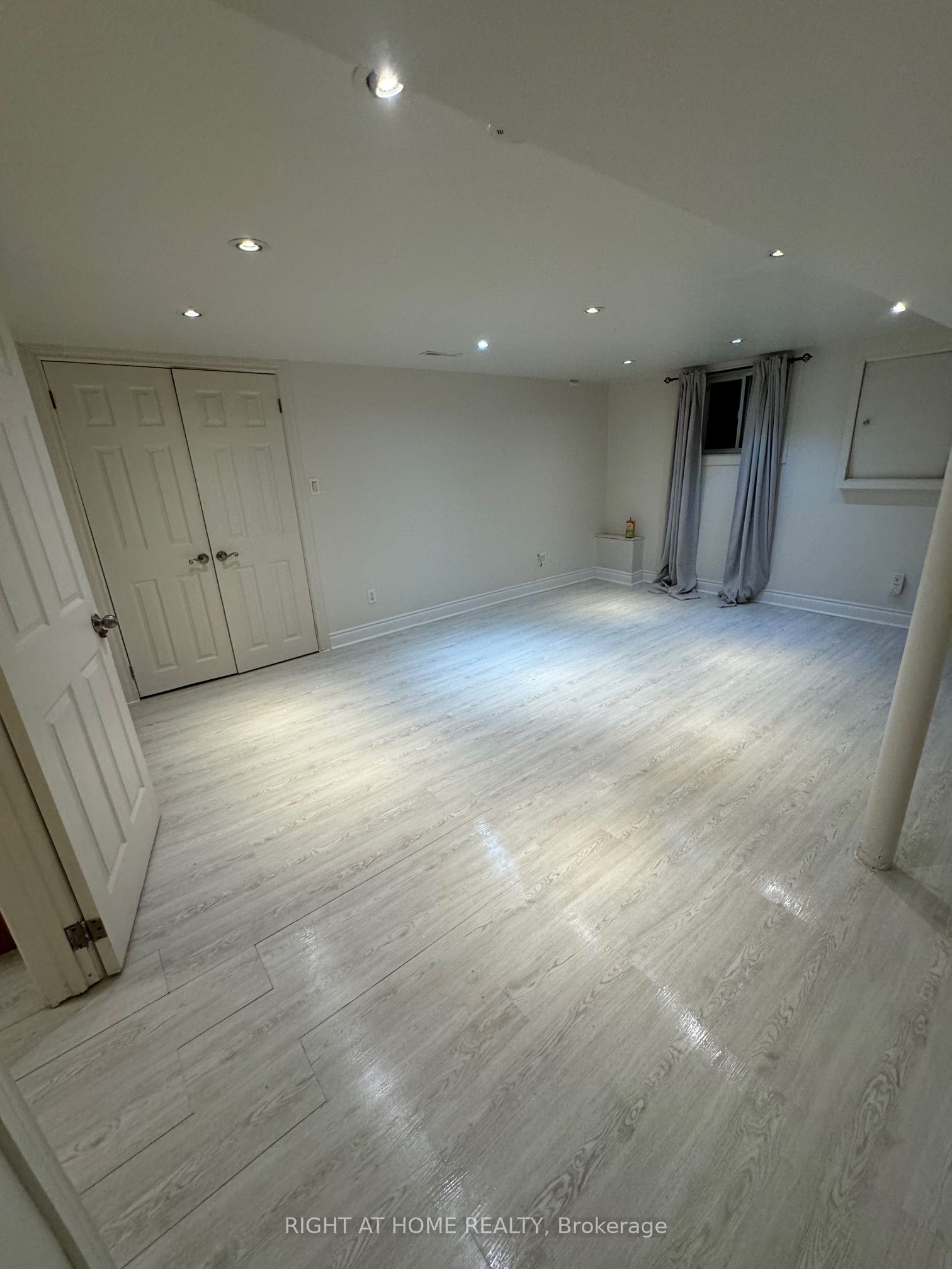 227 Sheppard Avenue W Property Photo 13