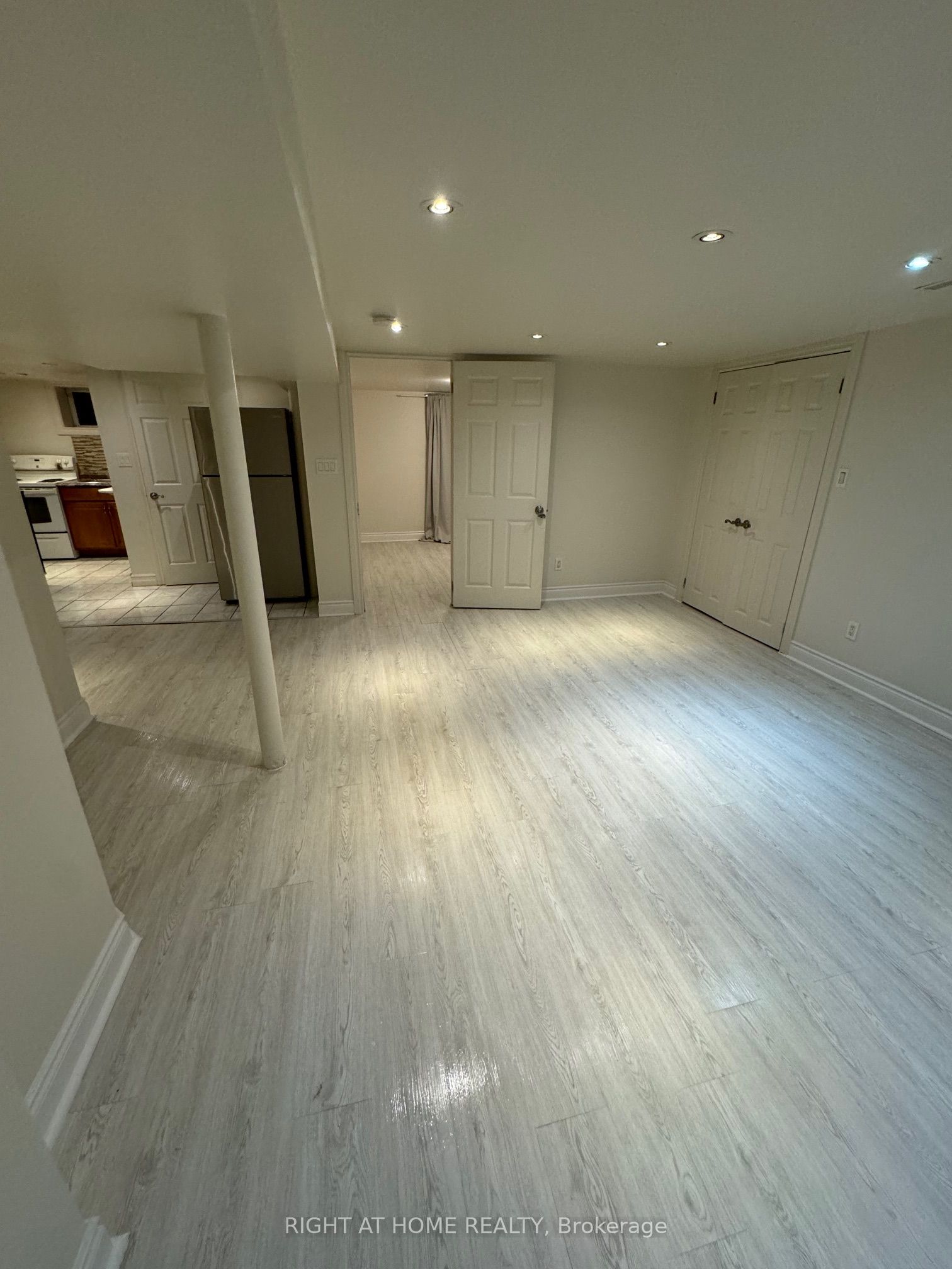 227 Sheppard Avenue W Property Photo 15