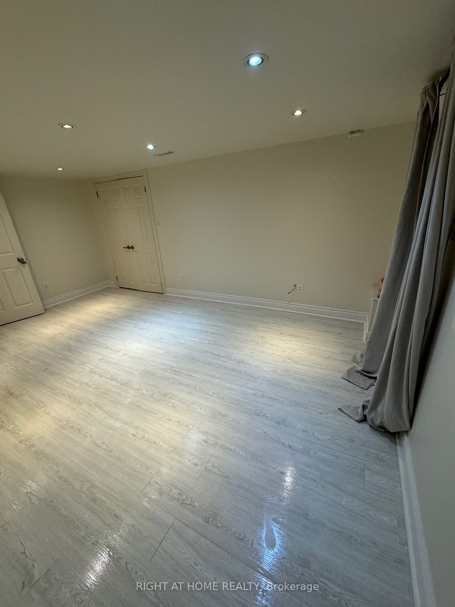 227 Sheppard Avenue W Property Photo 16