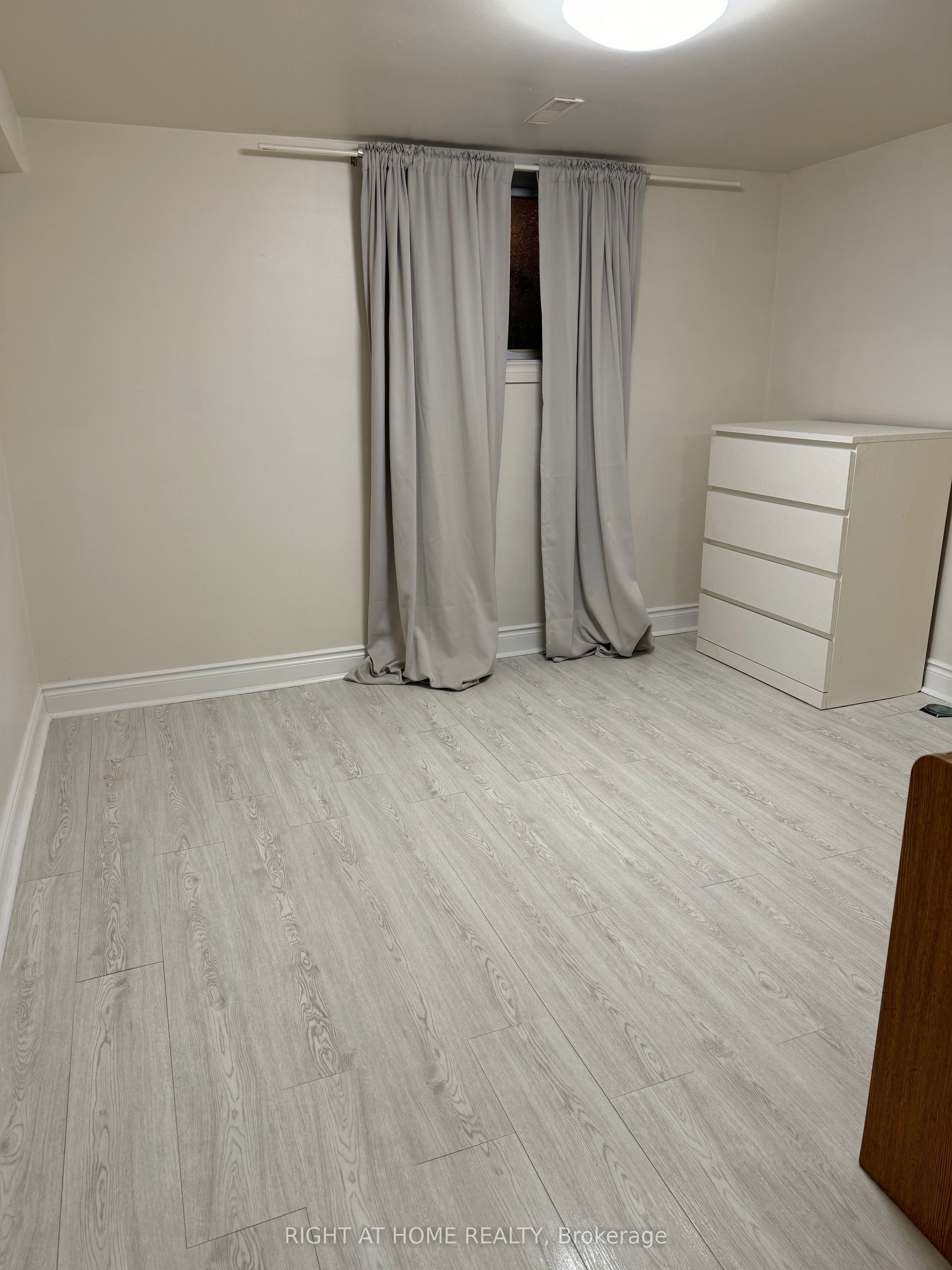 227 Sheppard Avenue W Property Photo 17