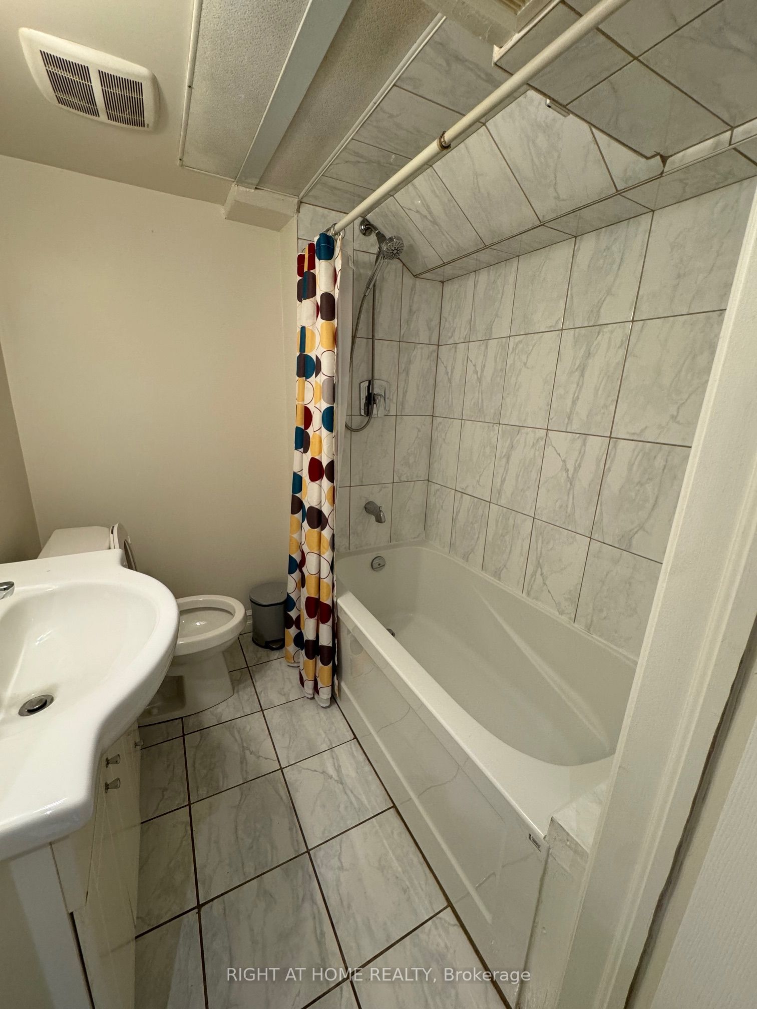 227 Sheppard Avenue W Property Photo 18