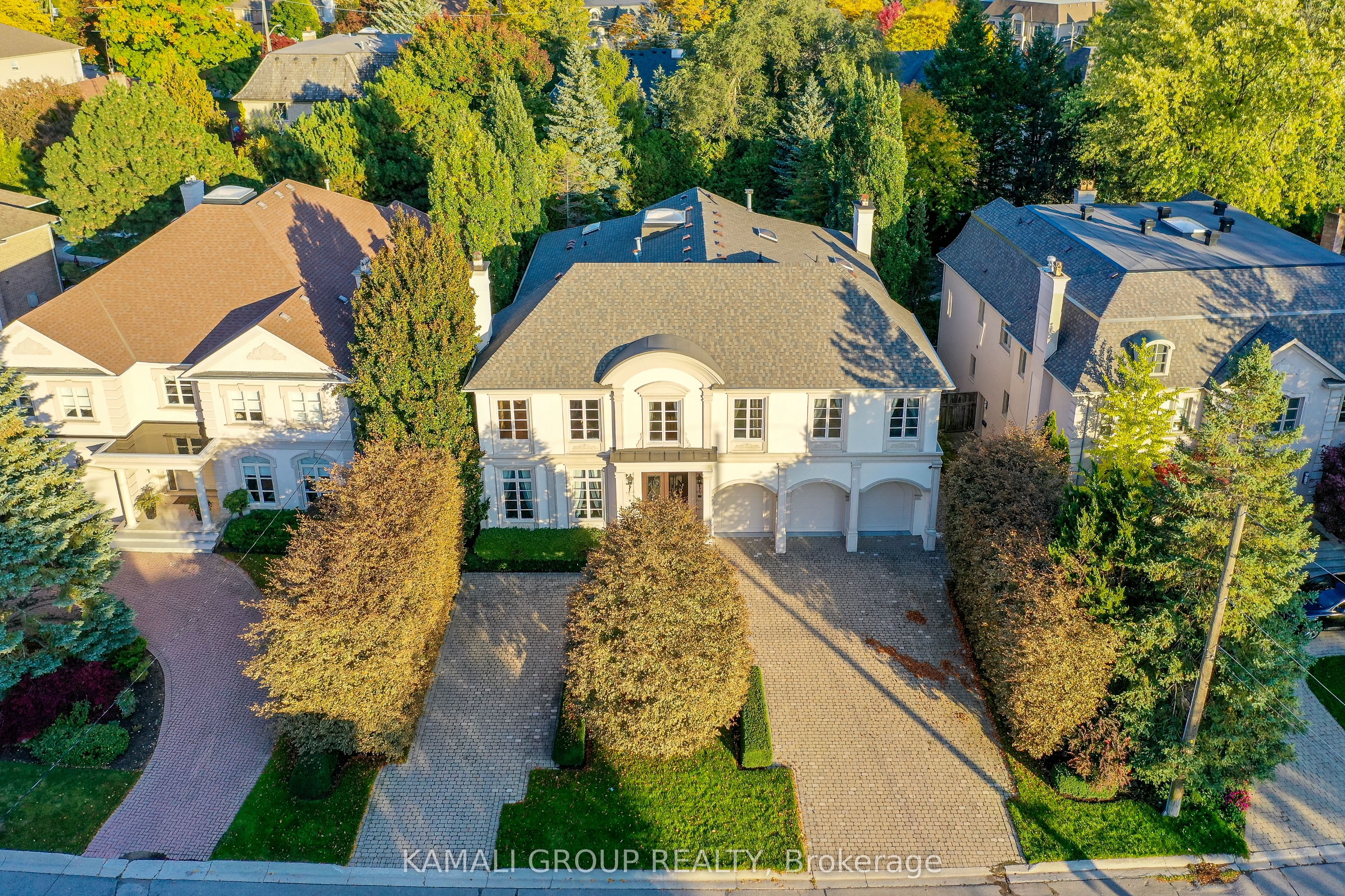 39 Rollscourt Drive Property Photo