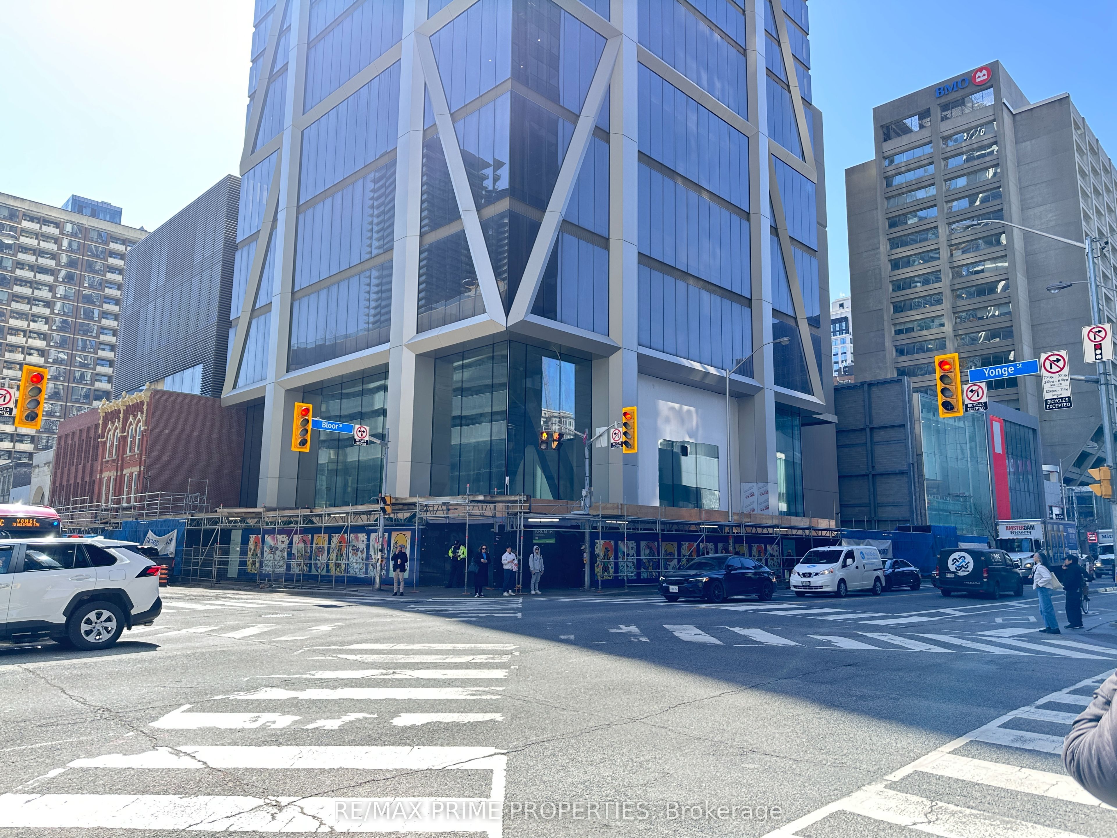 #910 - 771 Yonge Street Property Photo