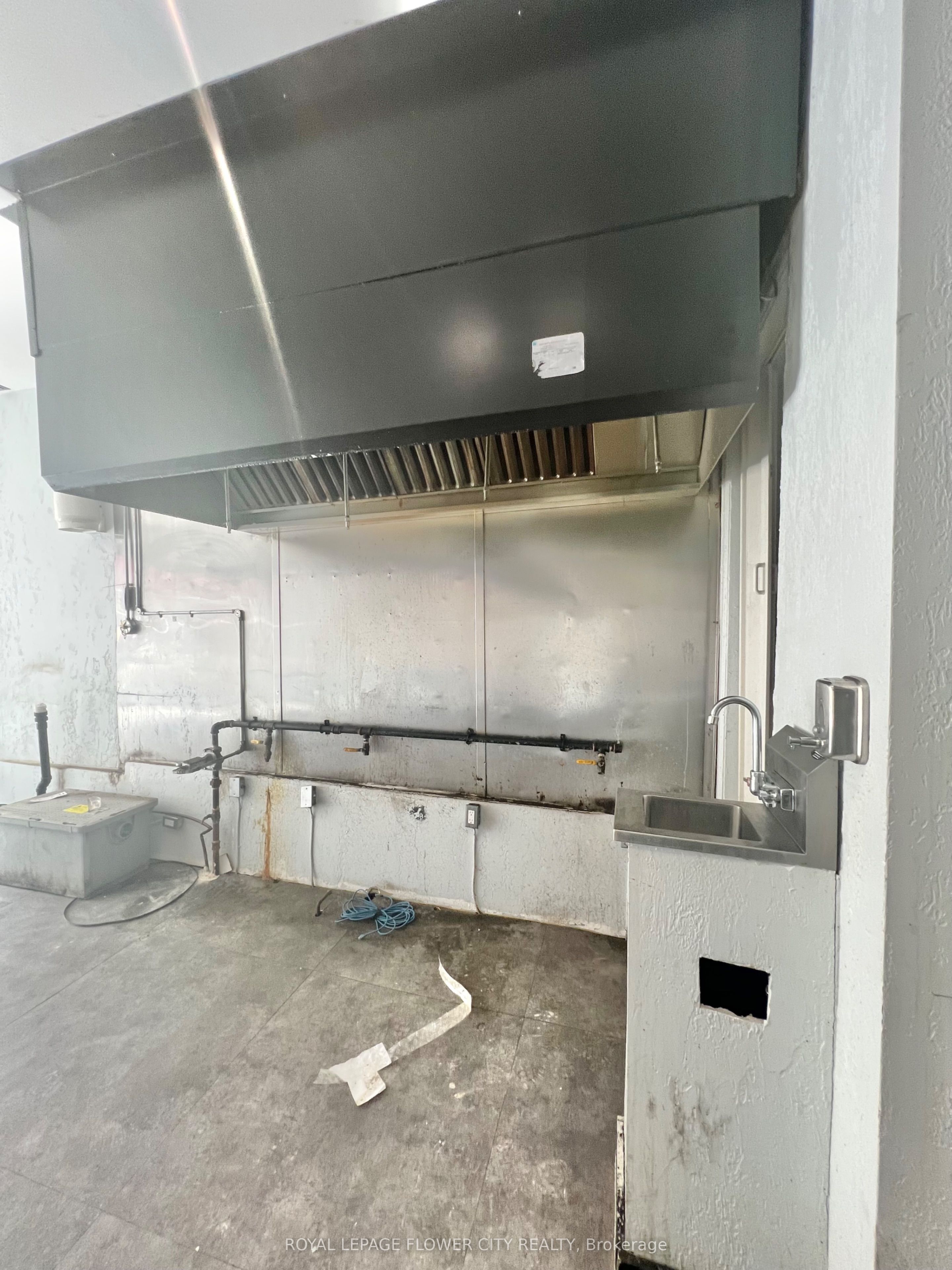 #main Floor - 180 Baldwin Street Property Photo 3