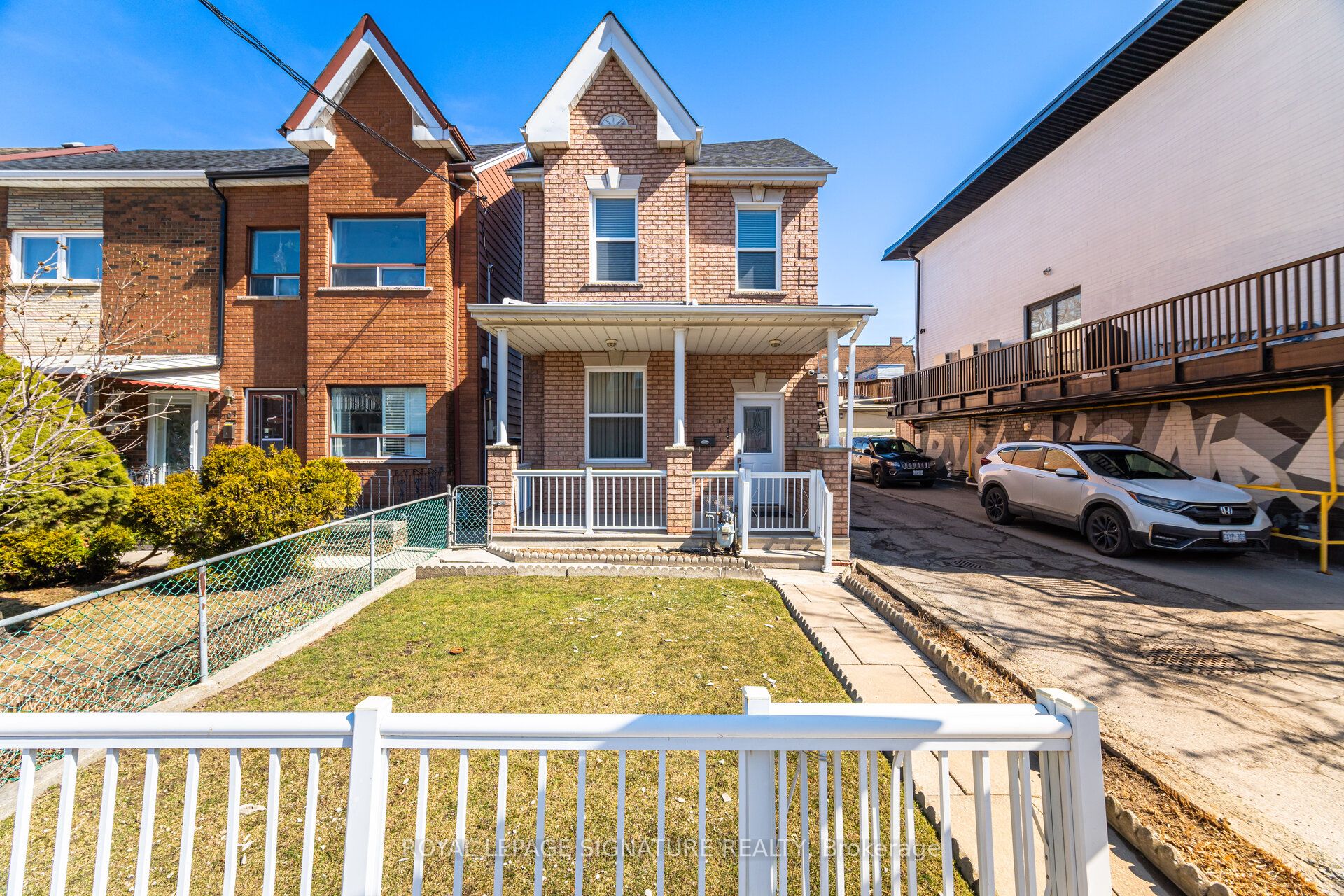 #upper - 105 Lisgar Street Property Photo 1