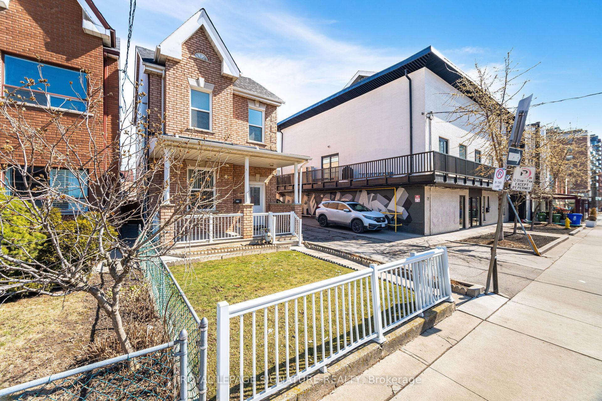 #upper - 105 Lisgar Street Property Photo 3