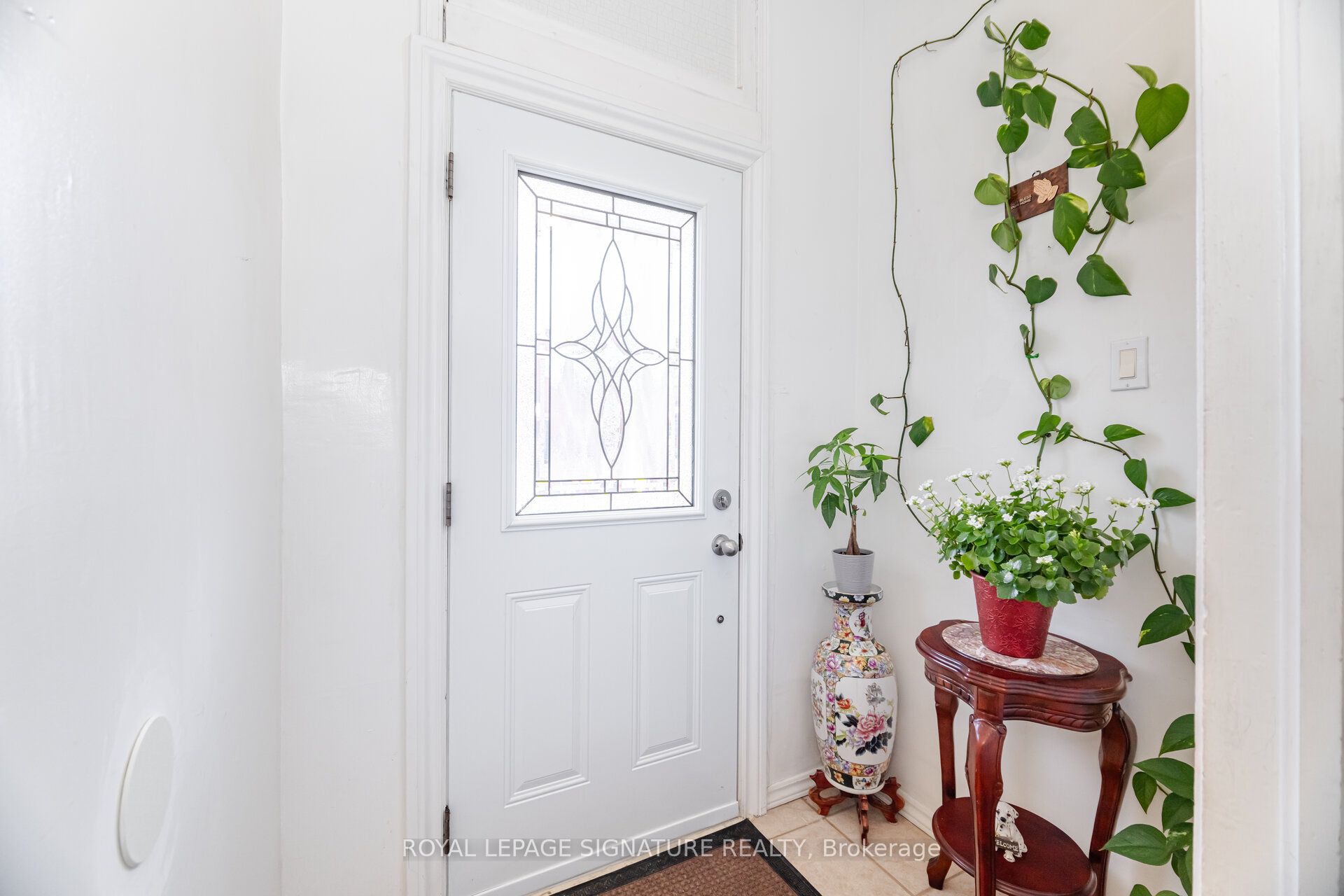 #upper - 105 Lisgar Street Property Photo 6