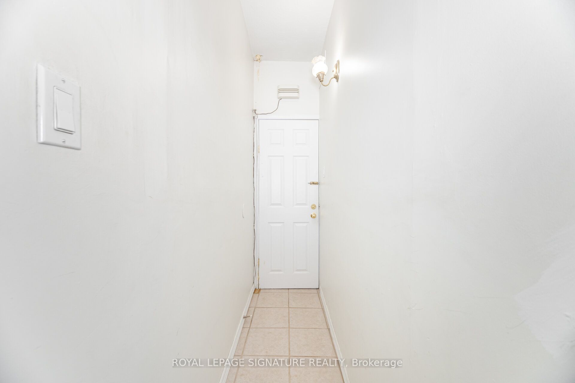 #upper - 105 Lisgar Street Property Photo 8
