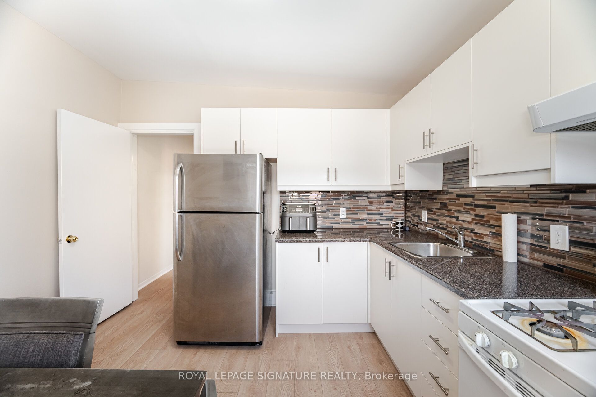 #upper - 105 Lisgar Street Property Photo 15