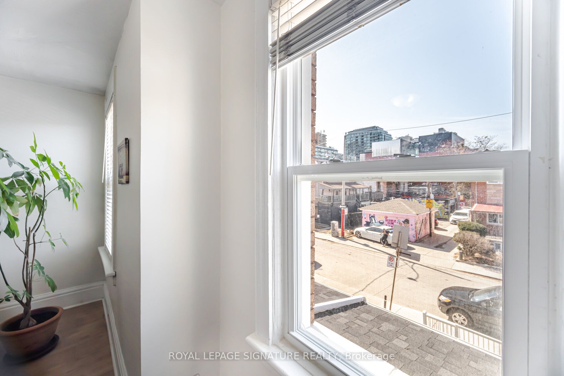 #upper - 105 Lisgar Street Property Photo 27