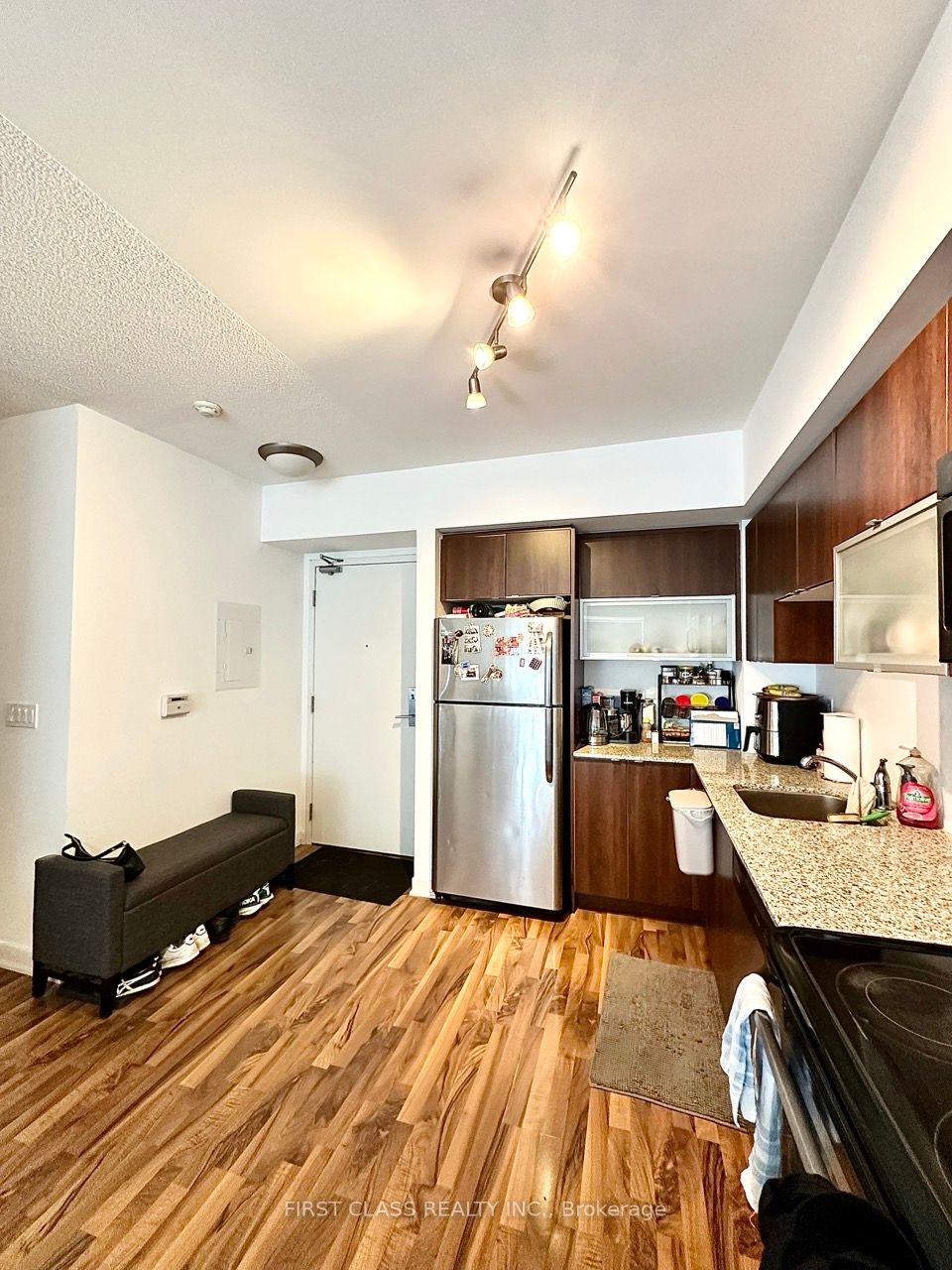 59 East Liberty Street 1702 Property Photo 4