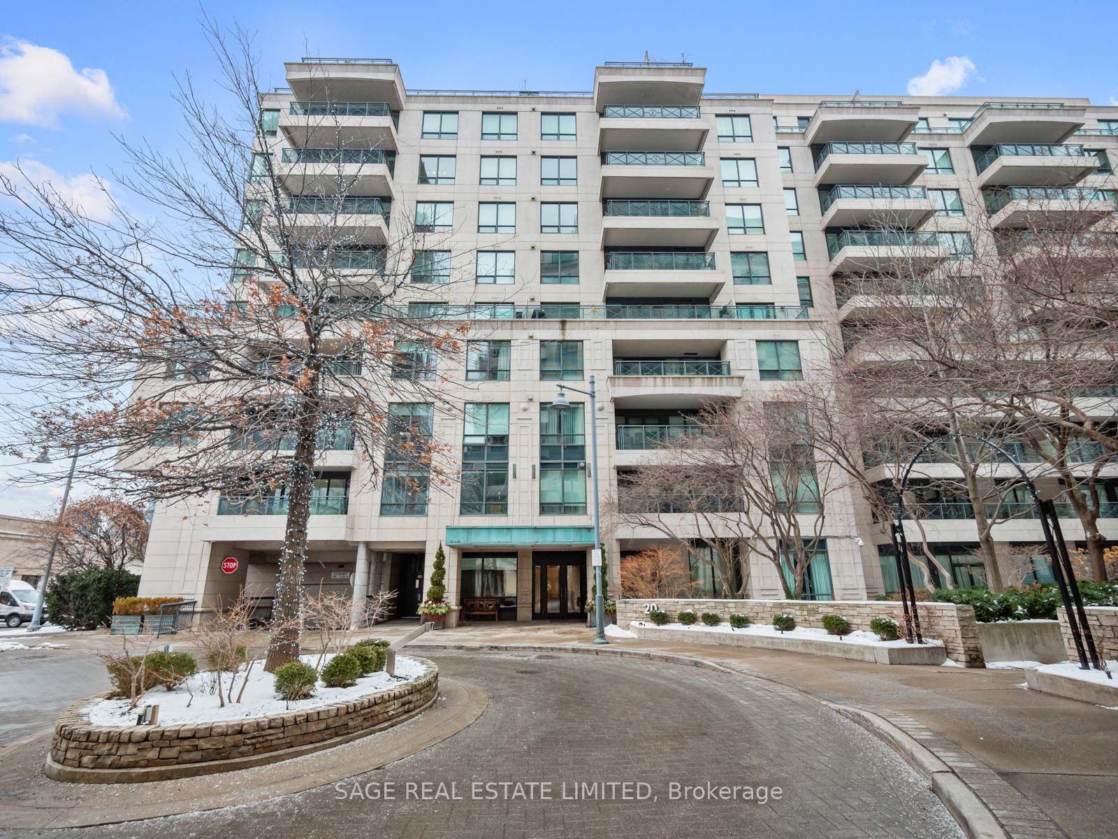 #507 - 20 Scrivener Square Property Photo