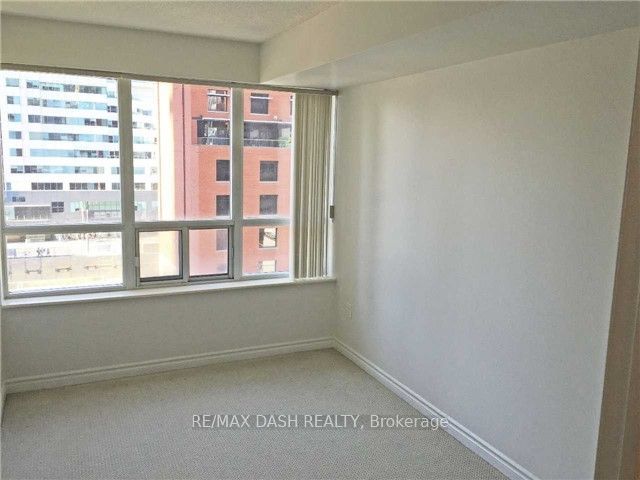 #802 - 270 Wellington Street Property Photo 5