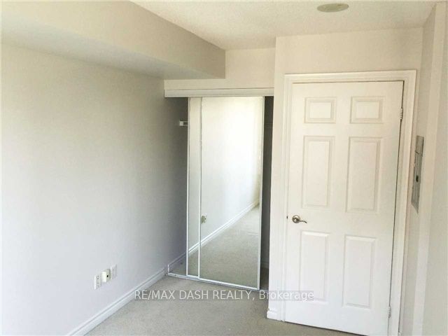 #802 - 270 Wellington Street Property Photo 6