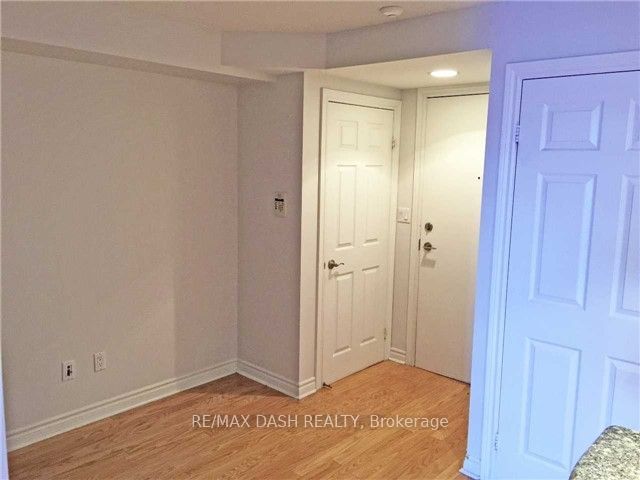 #802 - 270 Wellington Street Property Photo 7