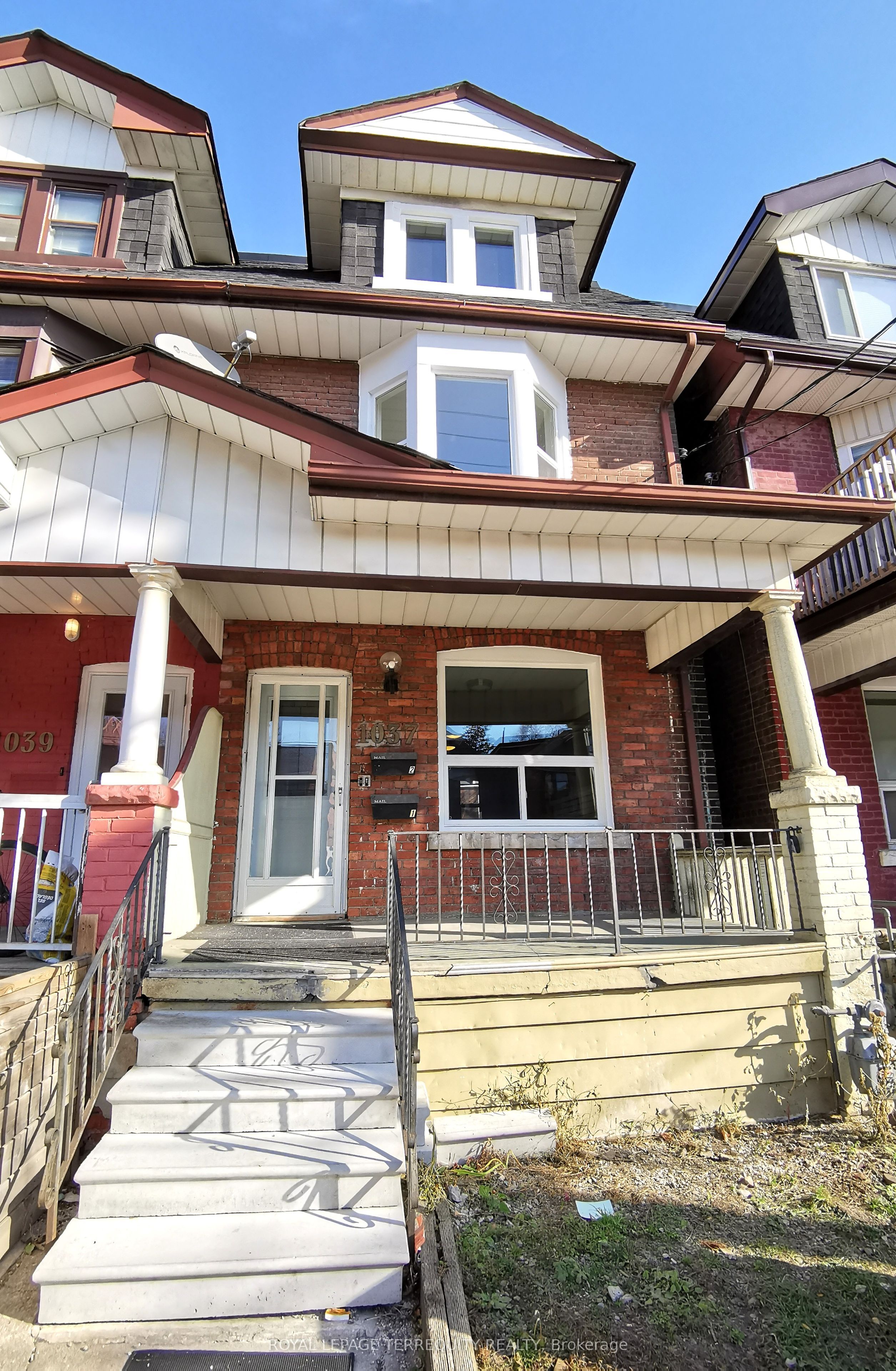 #4 - 1037 Bathurst Street Property Photo