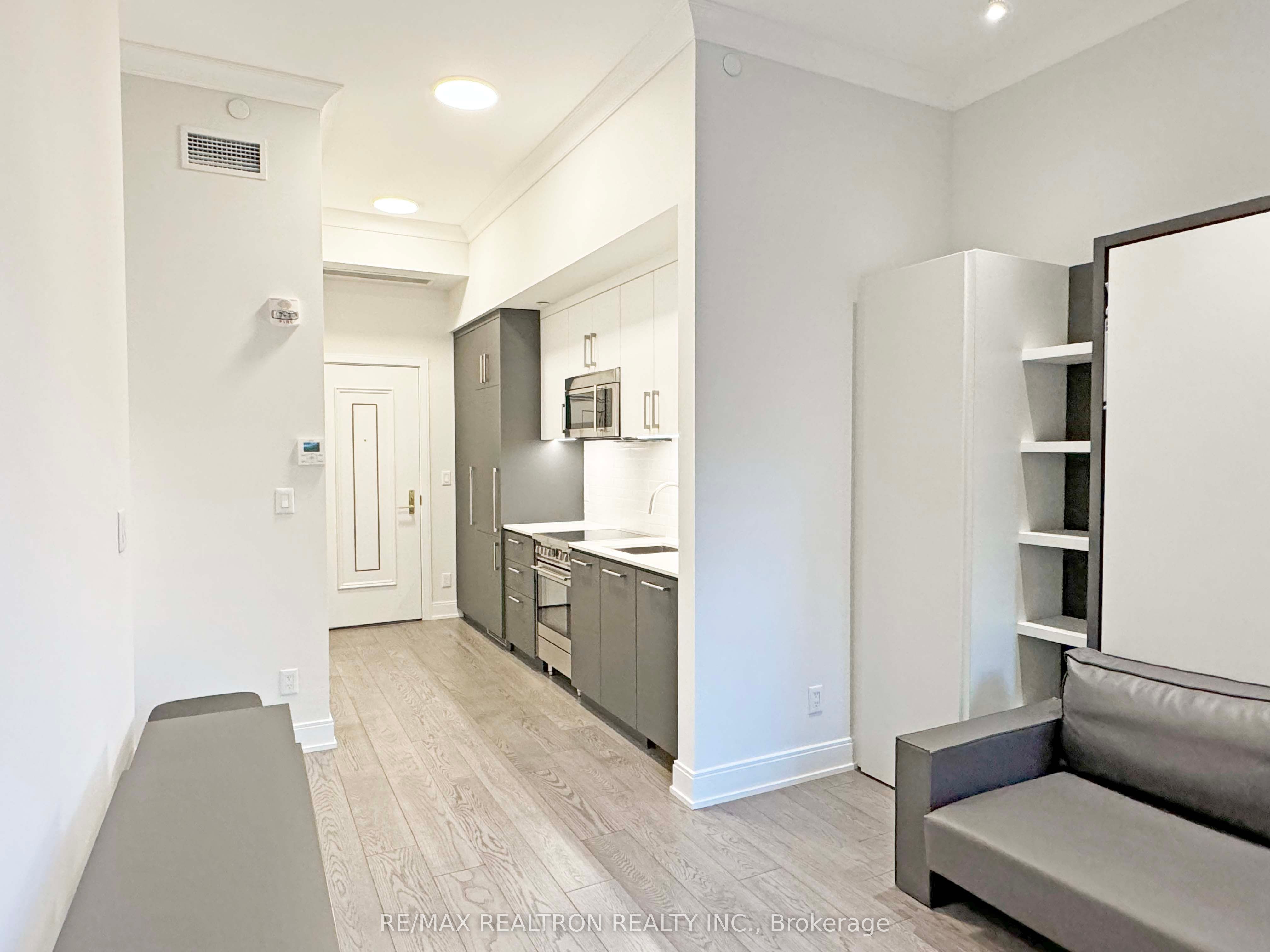 #103 - 2 Clarendon Avenue Property Photo