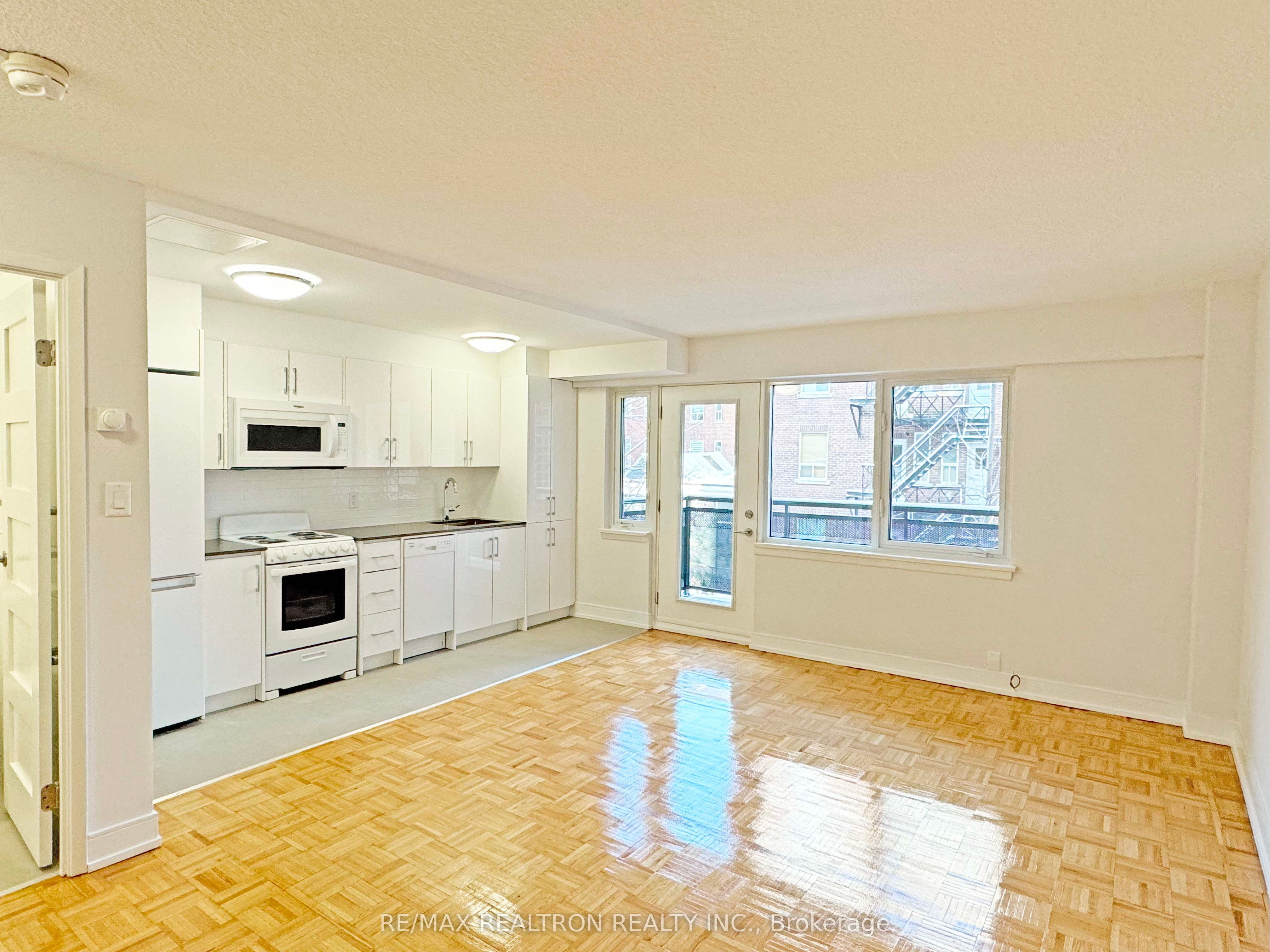 #204 - 95 Lawton Boulevard Property Photo