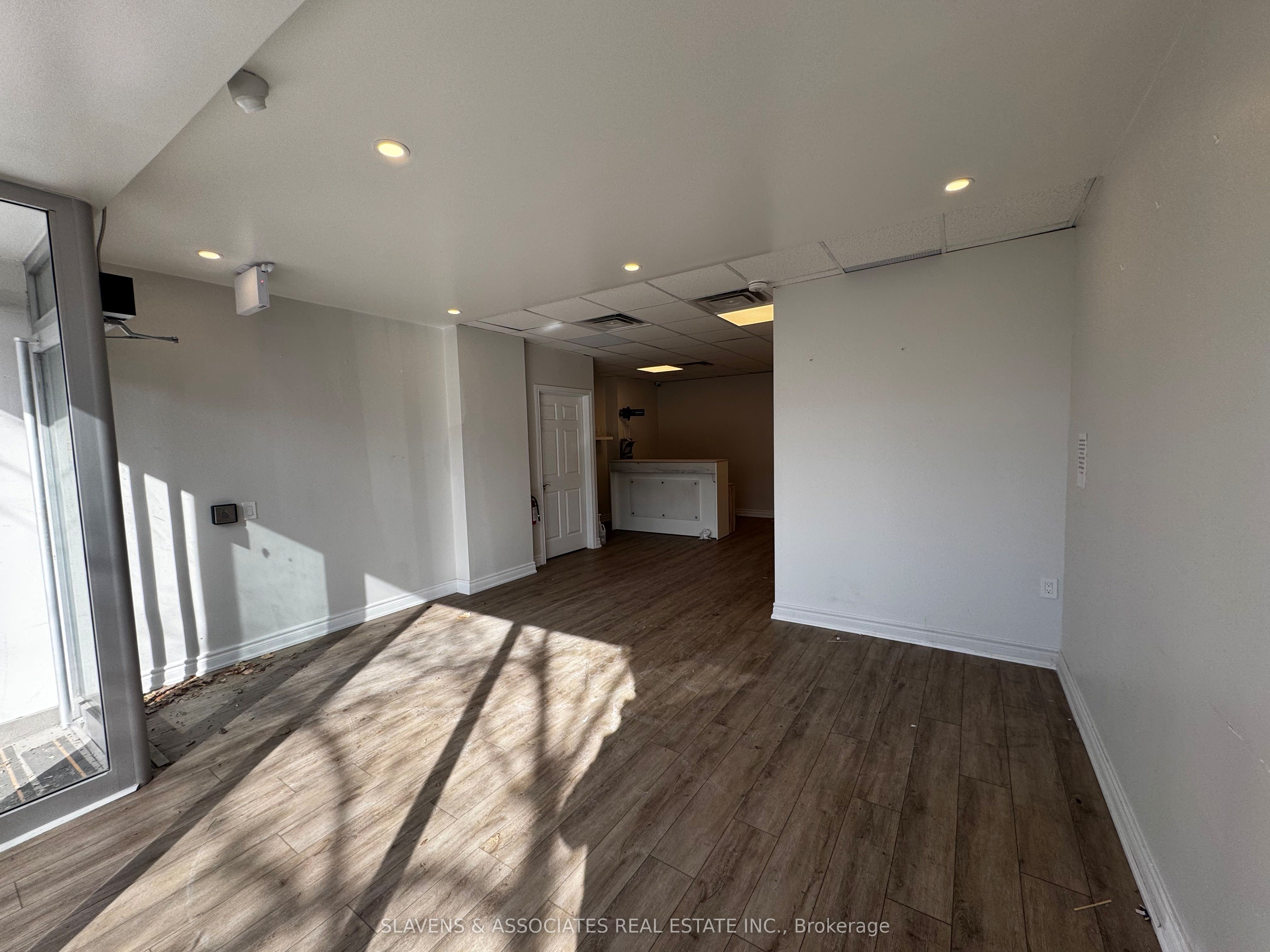 1104 Eglinton Avenue Property Photo 4