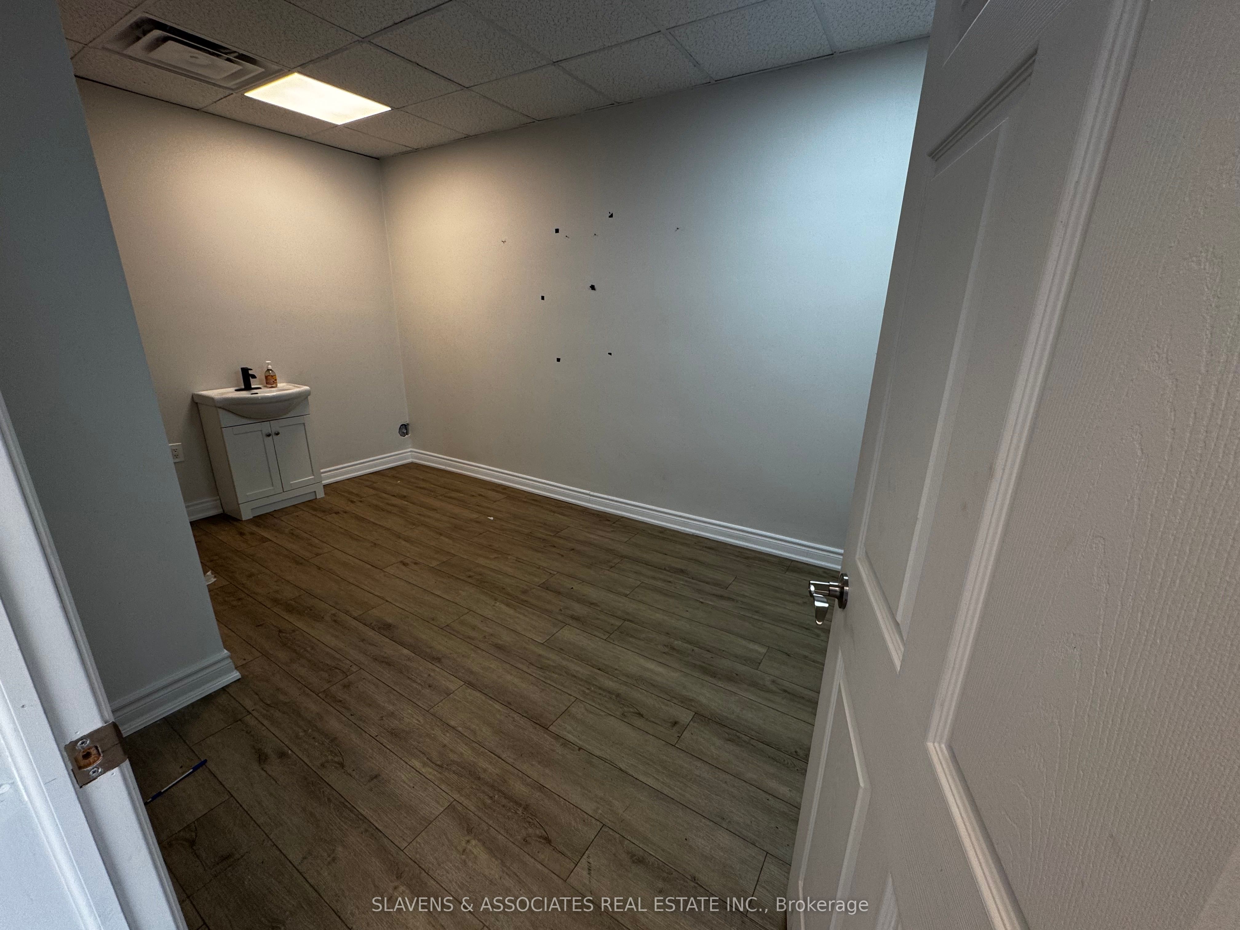 1104 Eglinton Avenue Property Photo 6