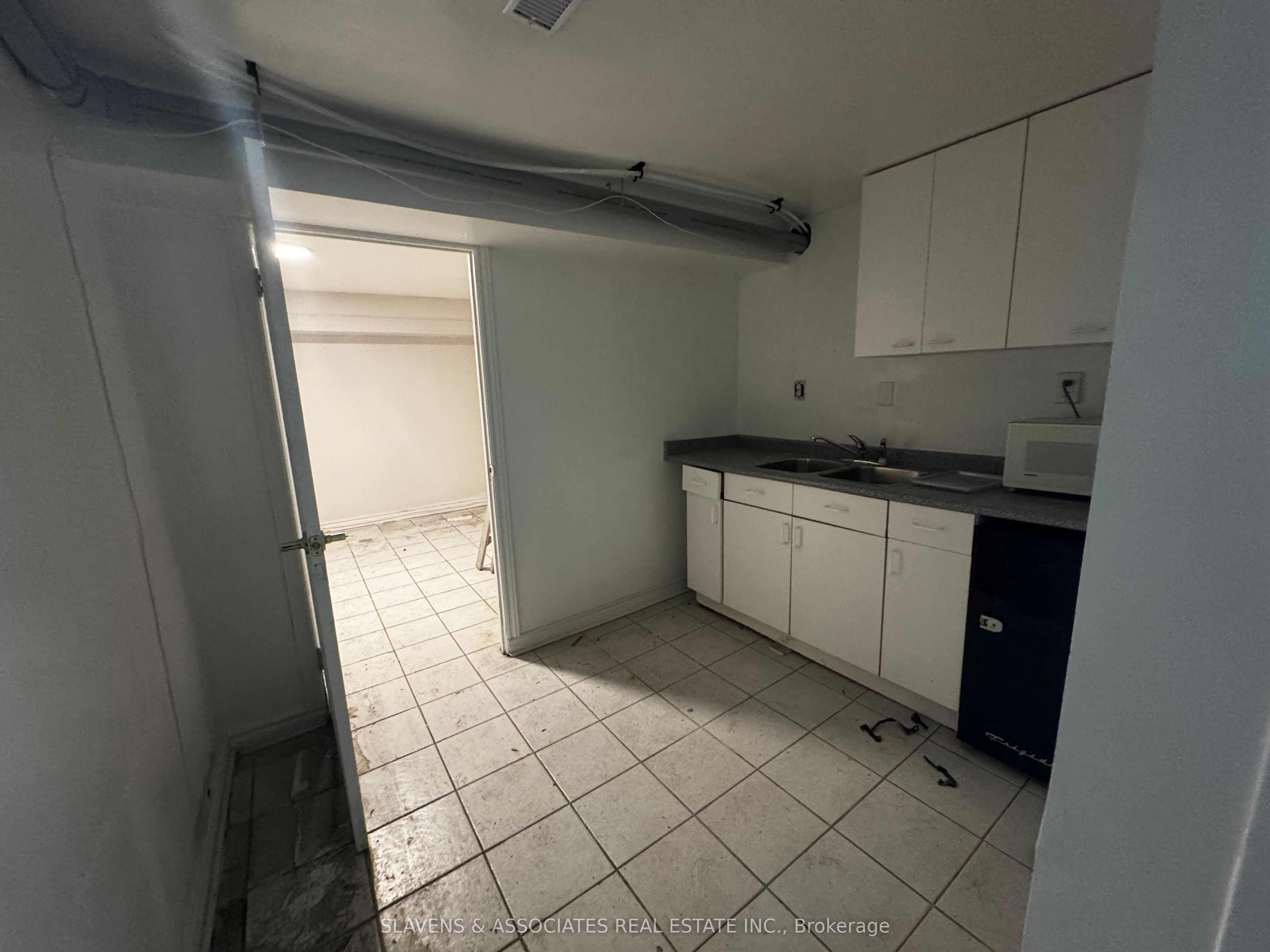 1104 Eglinton Avenue Property Photo 14