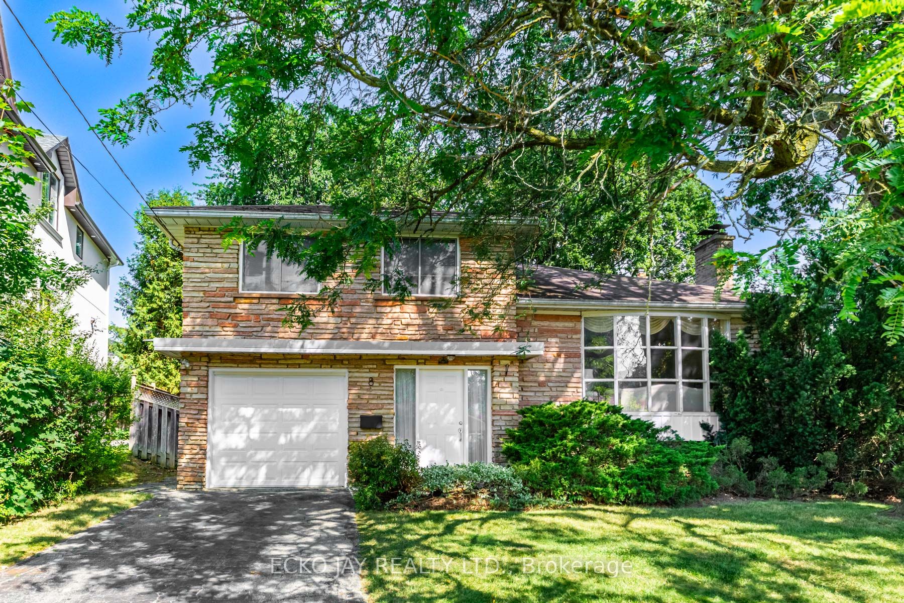 8 Longwood Drive Property Photo