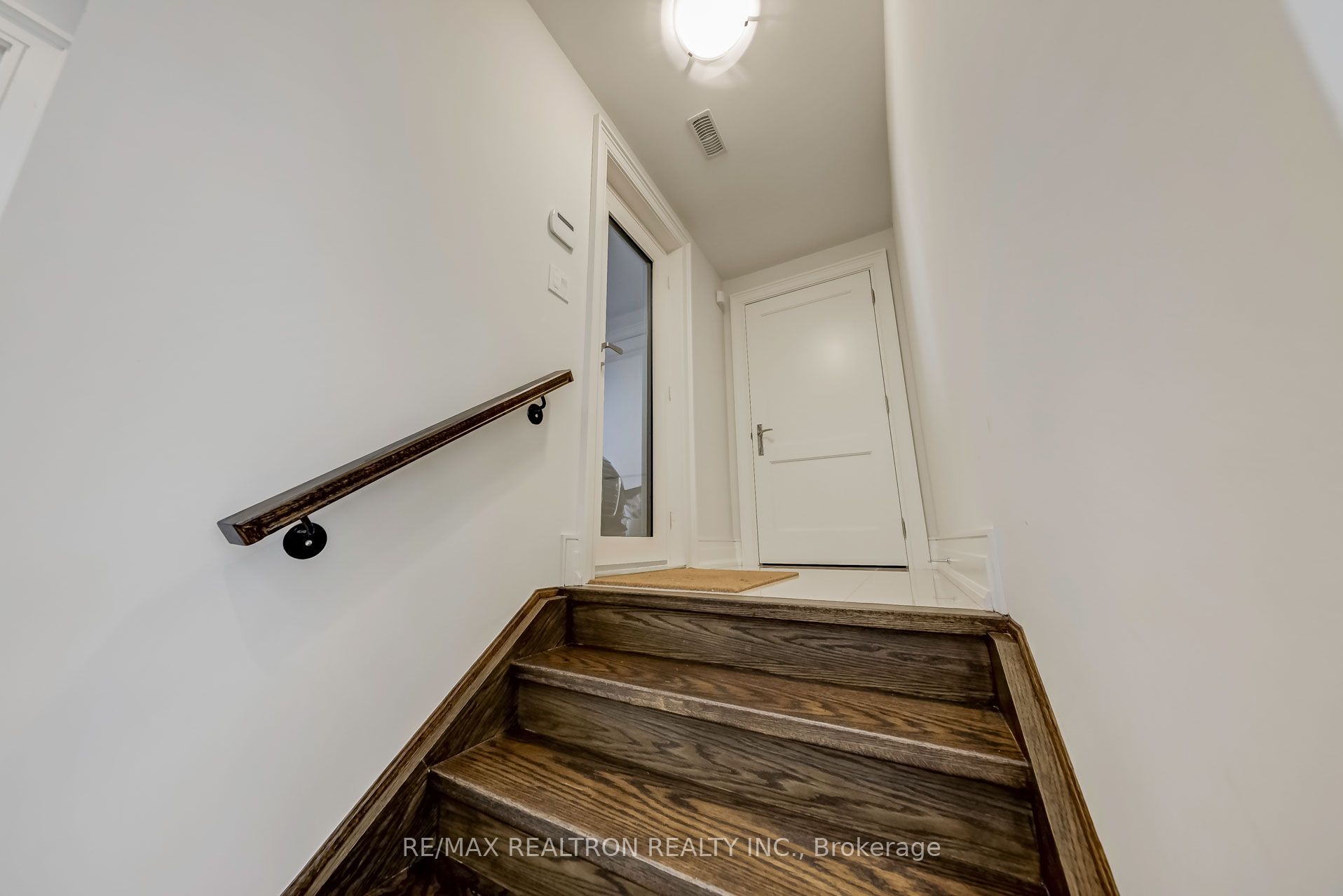 145 Kingsdale Avenue Property Photo 33