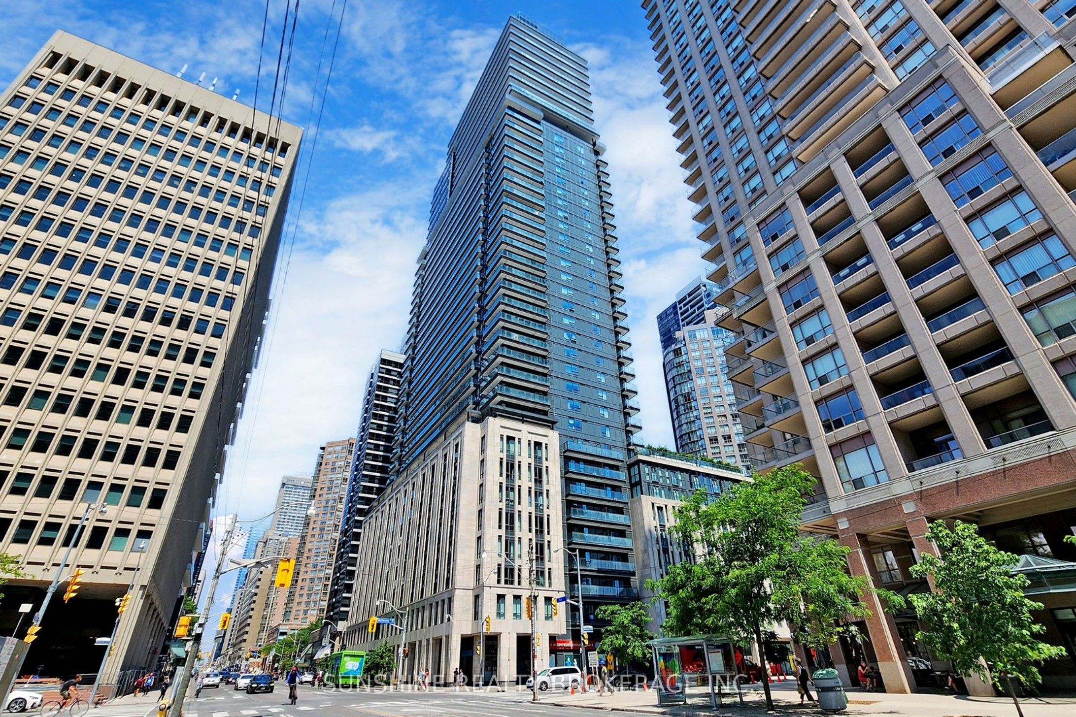 #905 - 955 Bay Street Property Photo 1