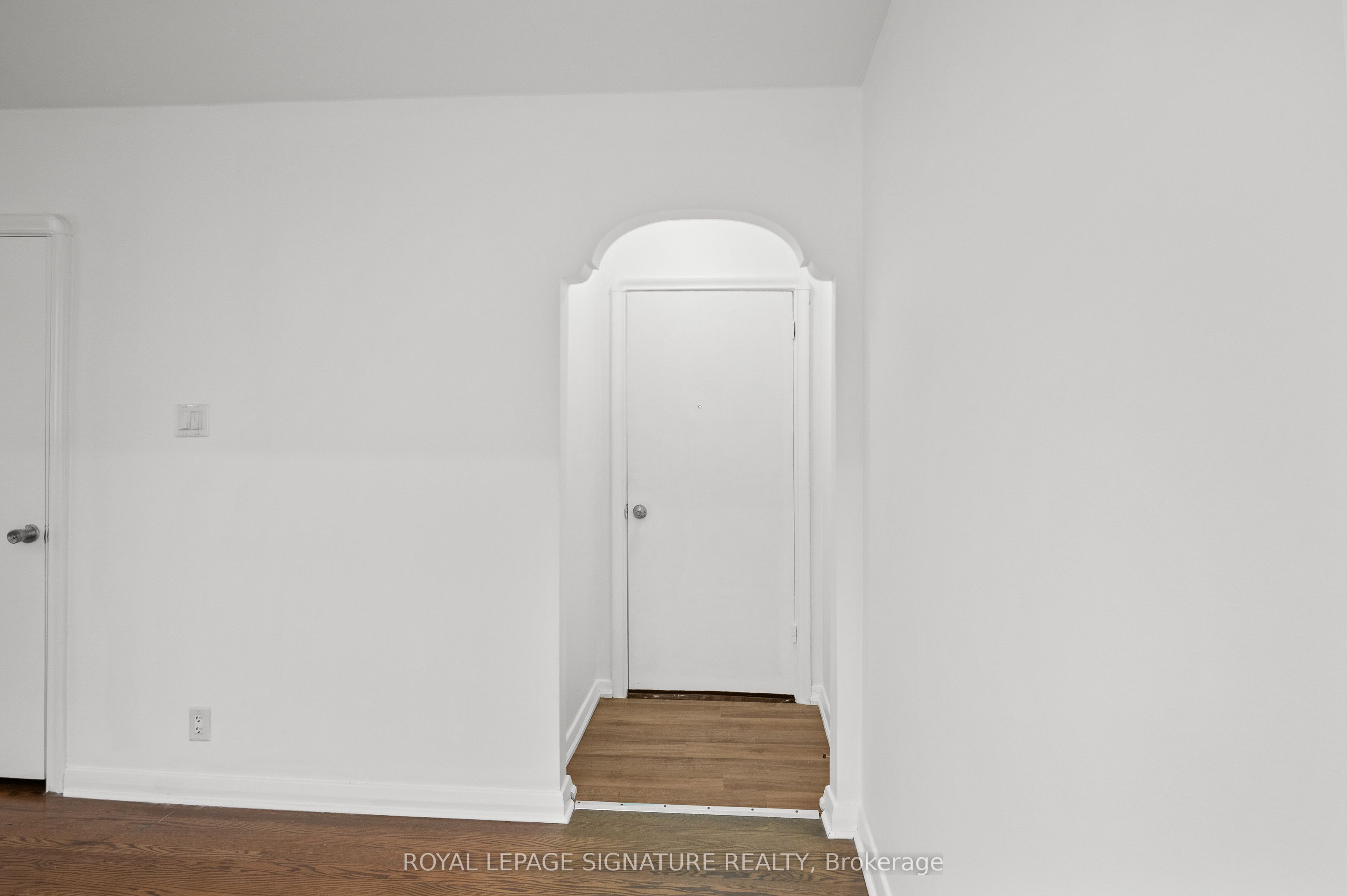 #2nd Floor - 1138 Eglinton Avenue Property Photo 4