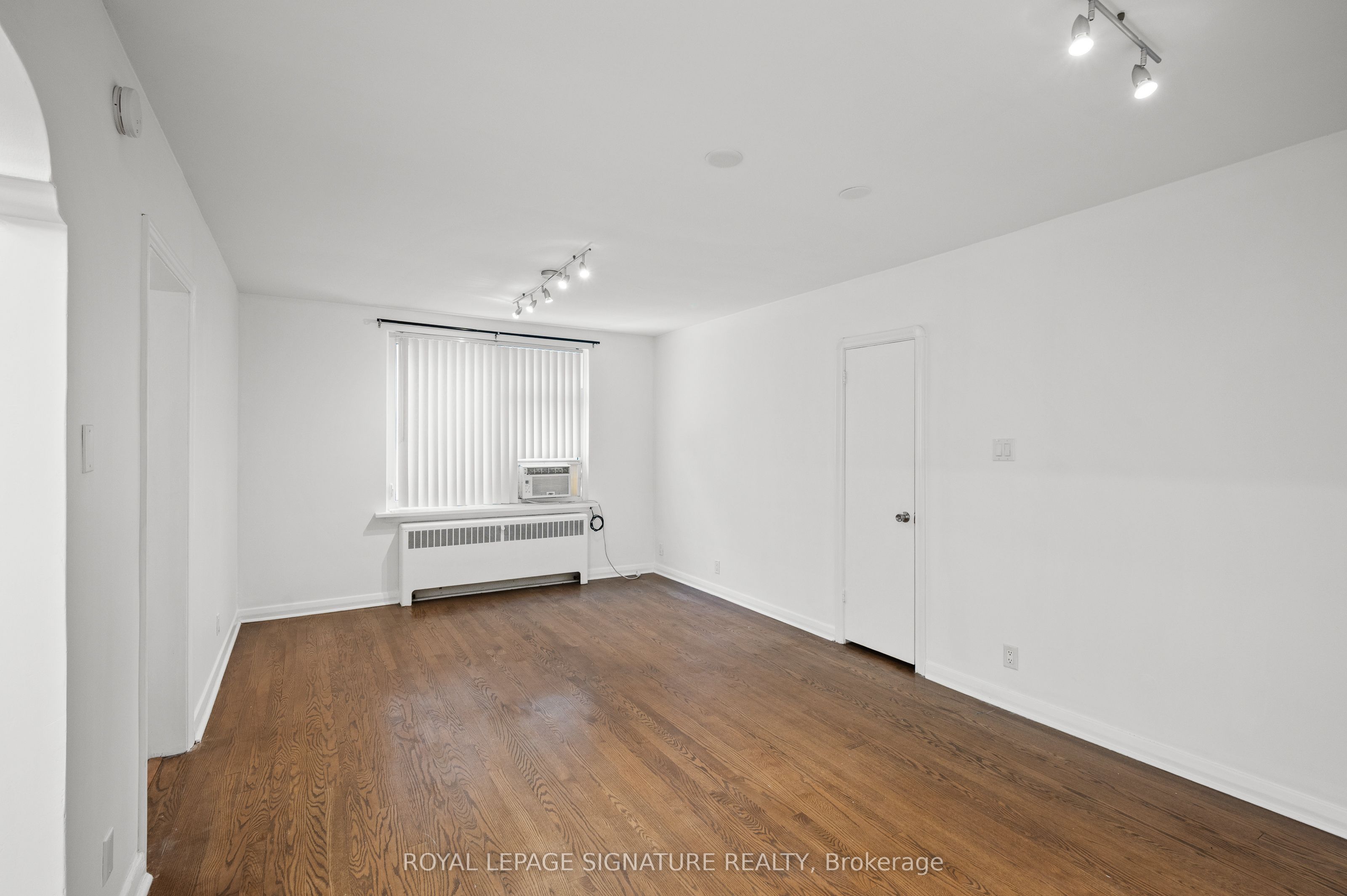 #2nd Floor - 1138 Eglinton Avenue Property Photo 6