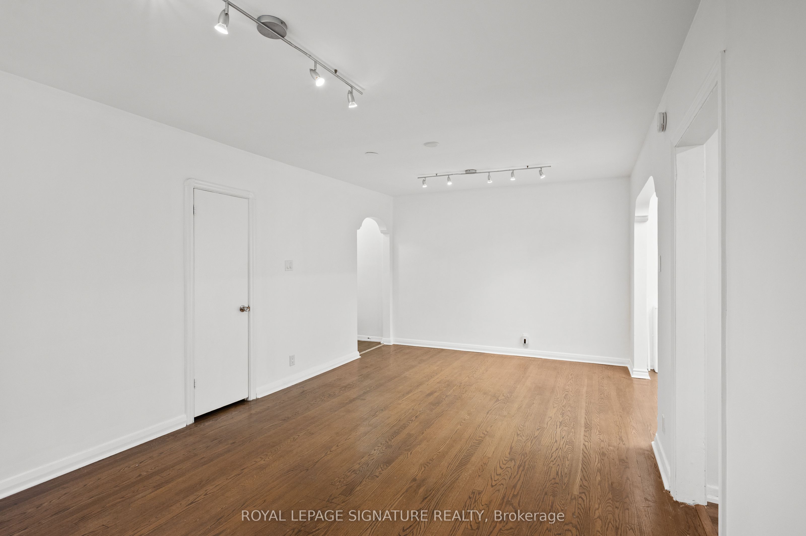 #2nd Floor - 1138 Eglinton Avenue Property Photo 7