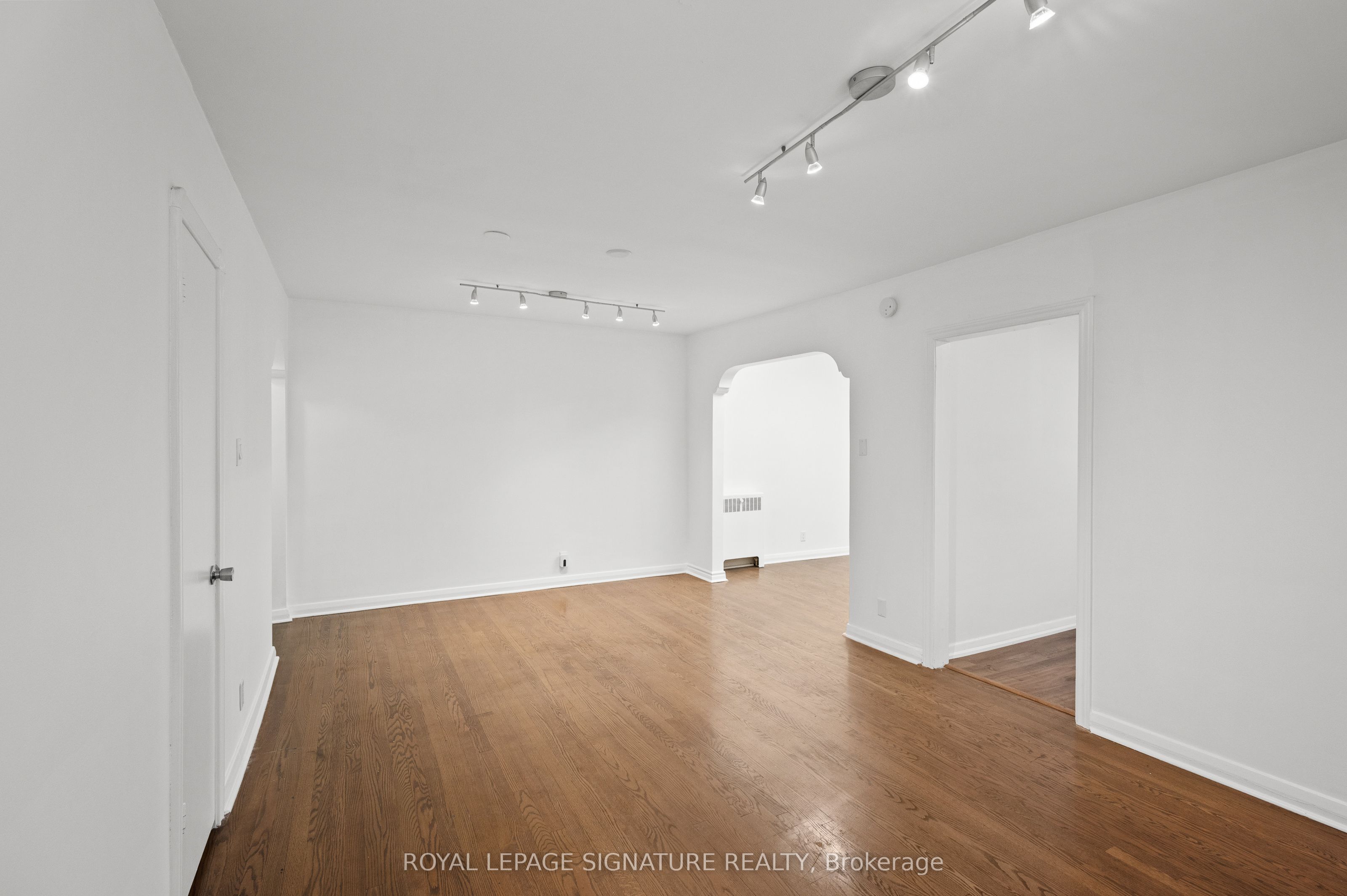#2nd Floor - 1138 Eglinton Avenue Property Photo 8