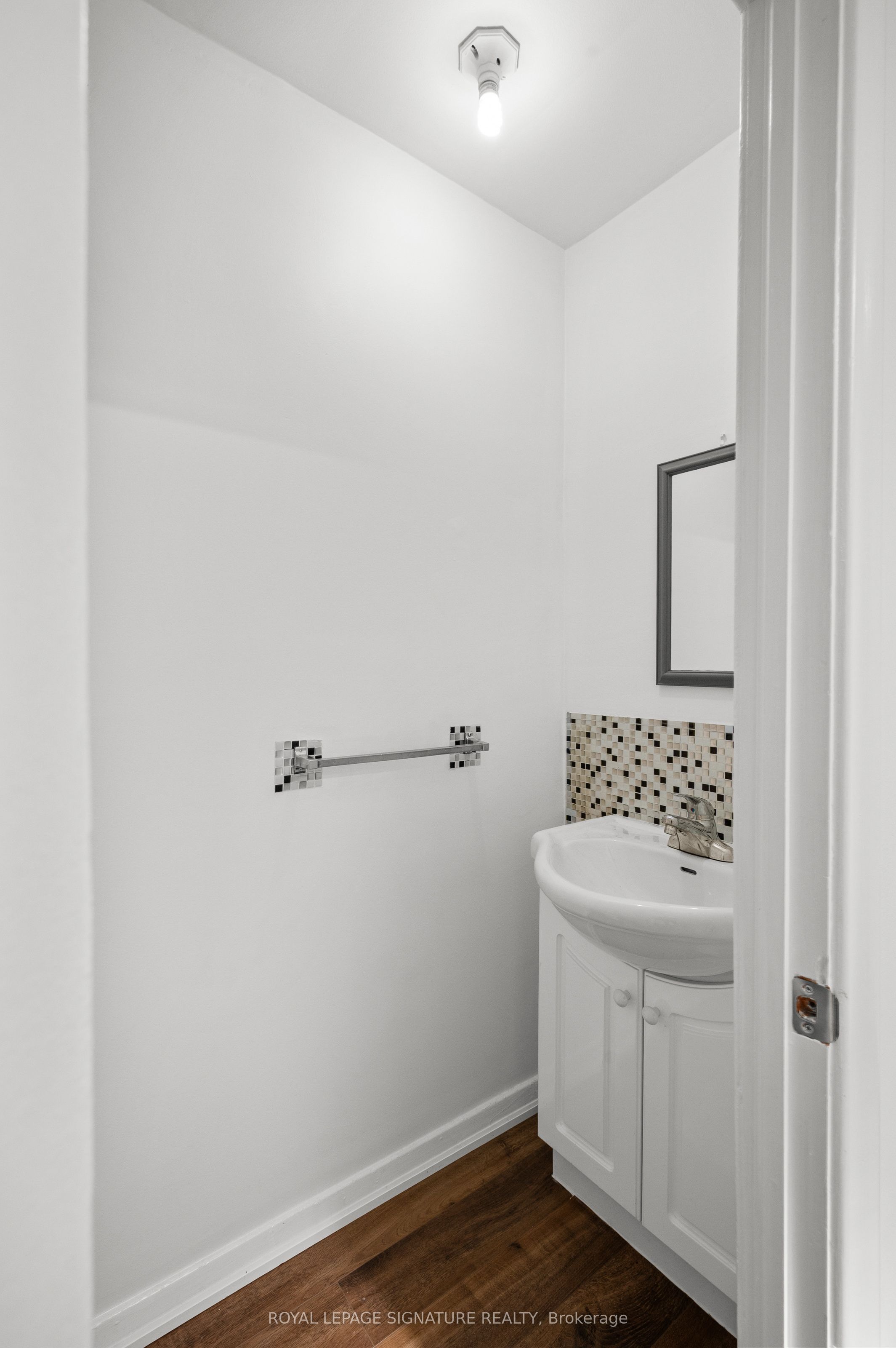 #2nd Floor - 1138 Eglinton Avenue Property Photo 12