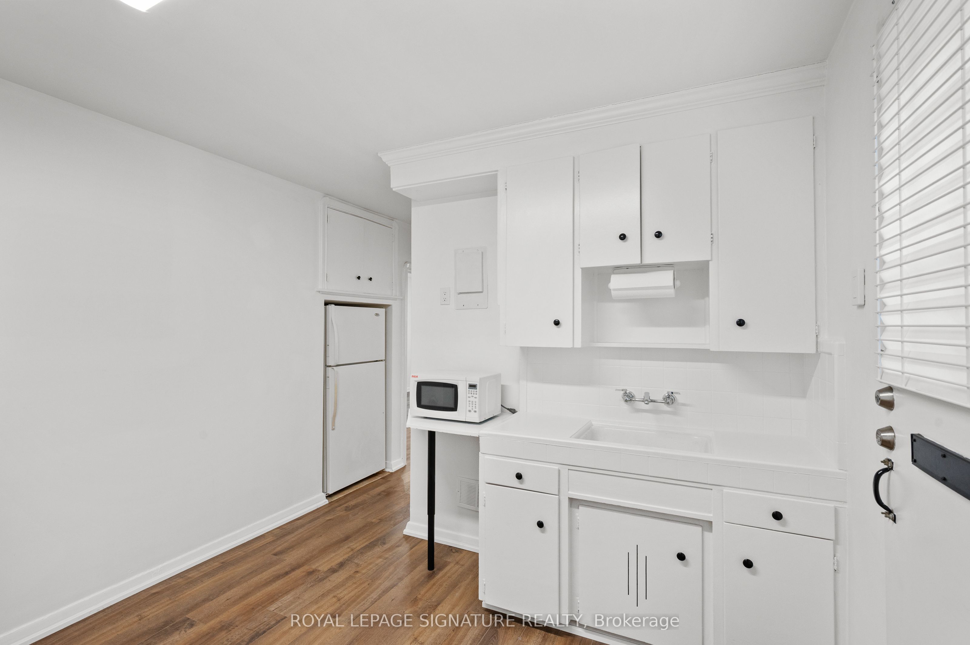 #2nd Floor - 1138 Eglinton Avenue Property Photo 15