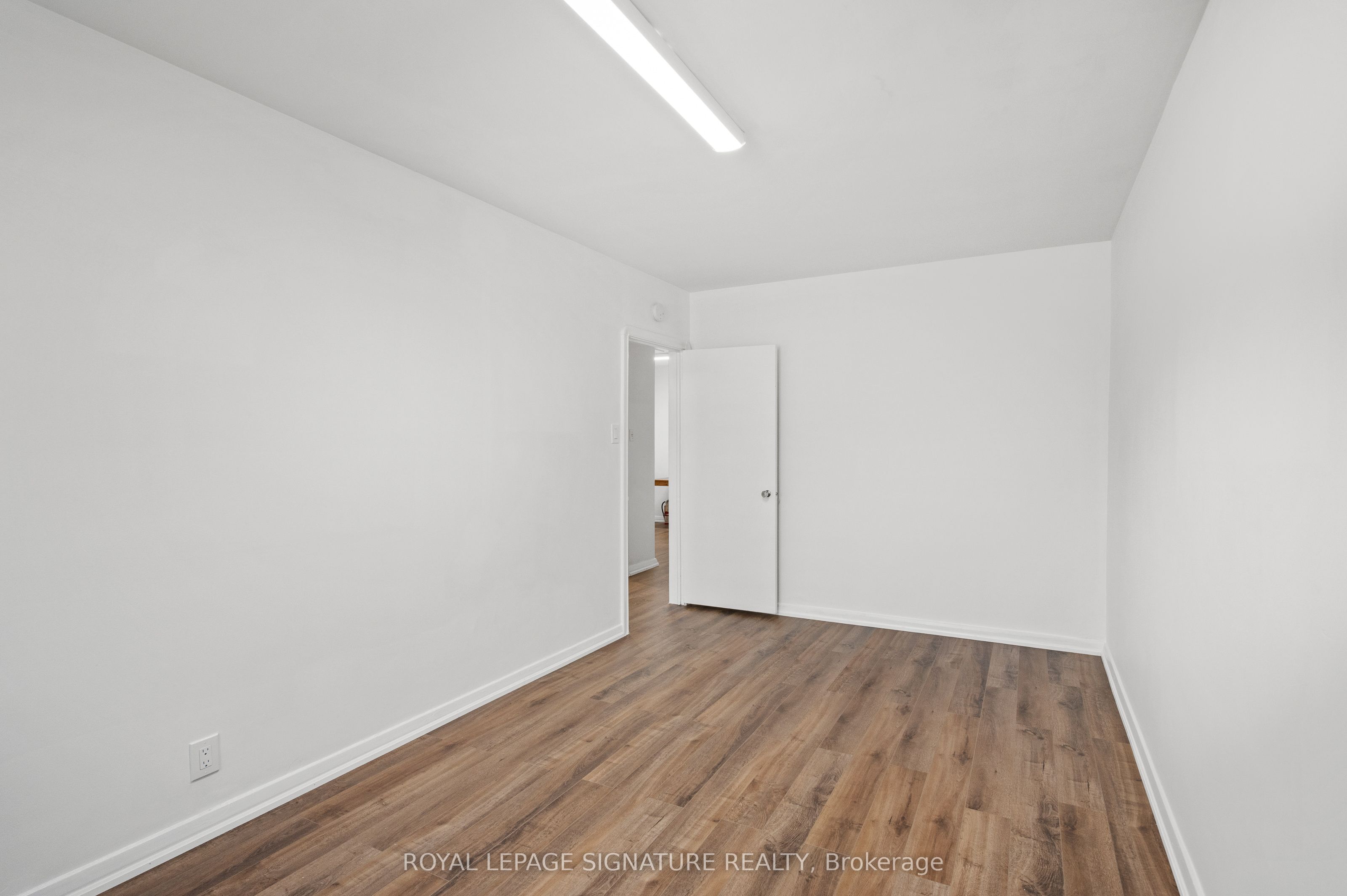 #2nd Floor - 1138 Eglinton Avenue Property Photo 24