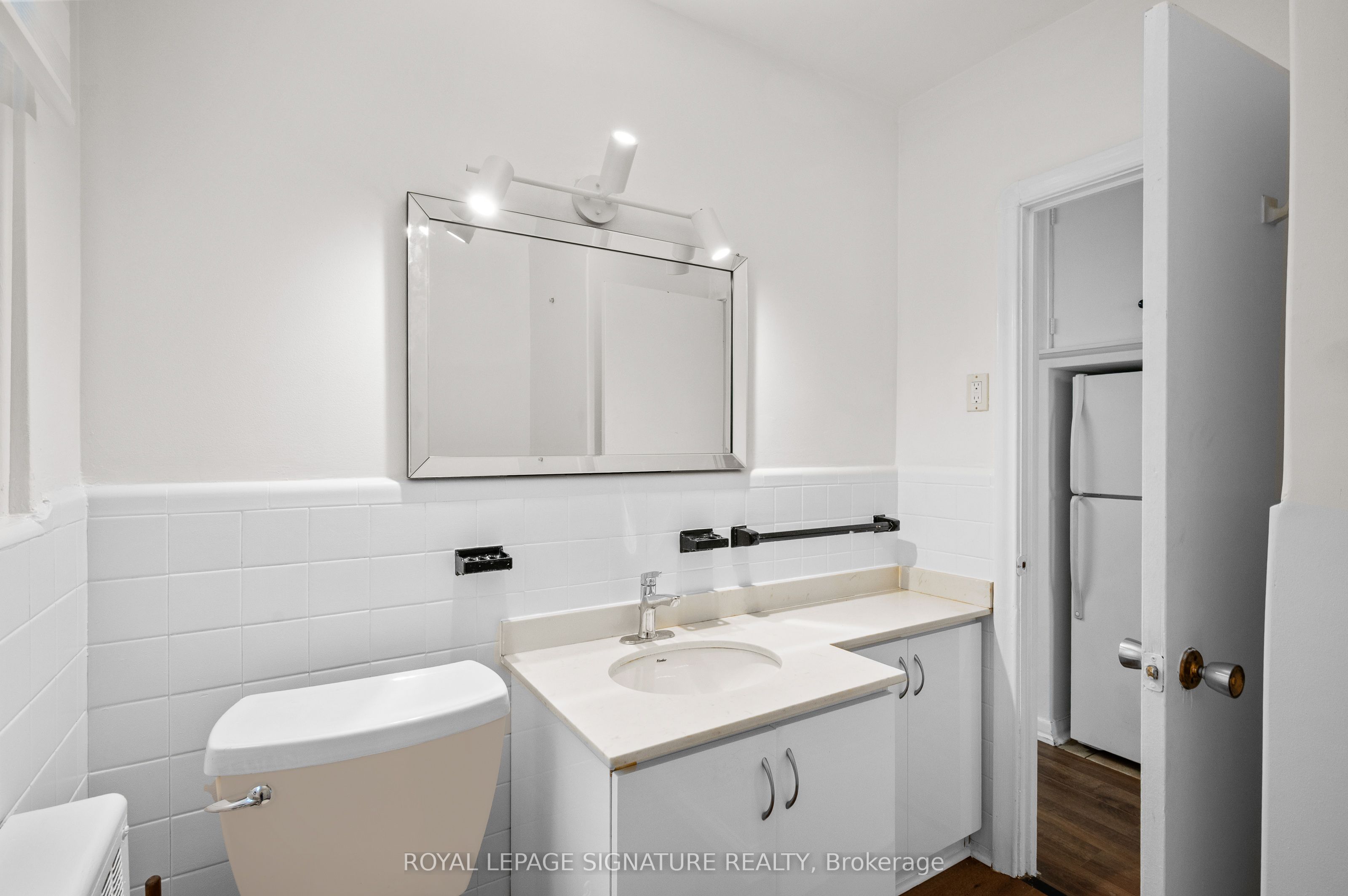#2nd Floor - 1138 Eglinton Avenue Property Photo 29