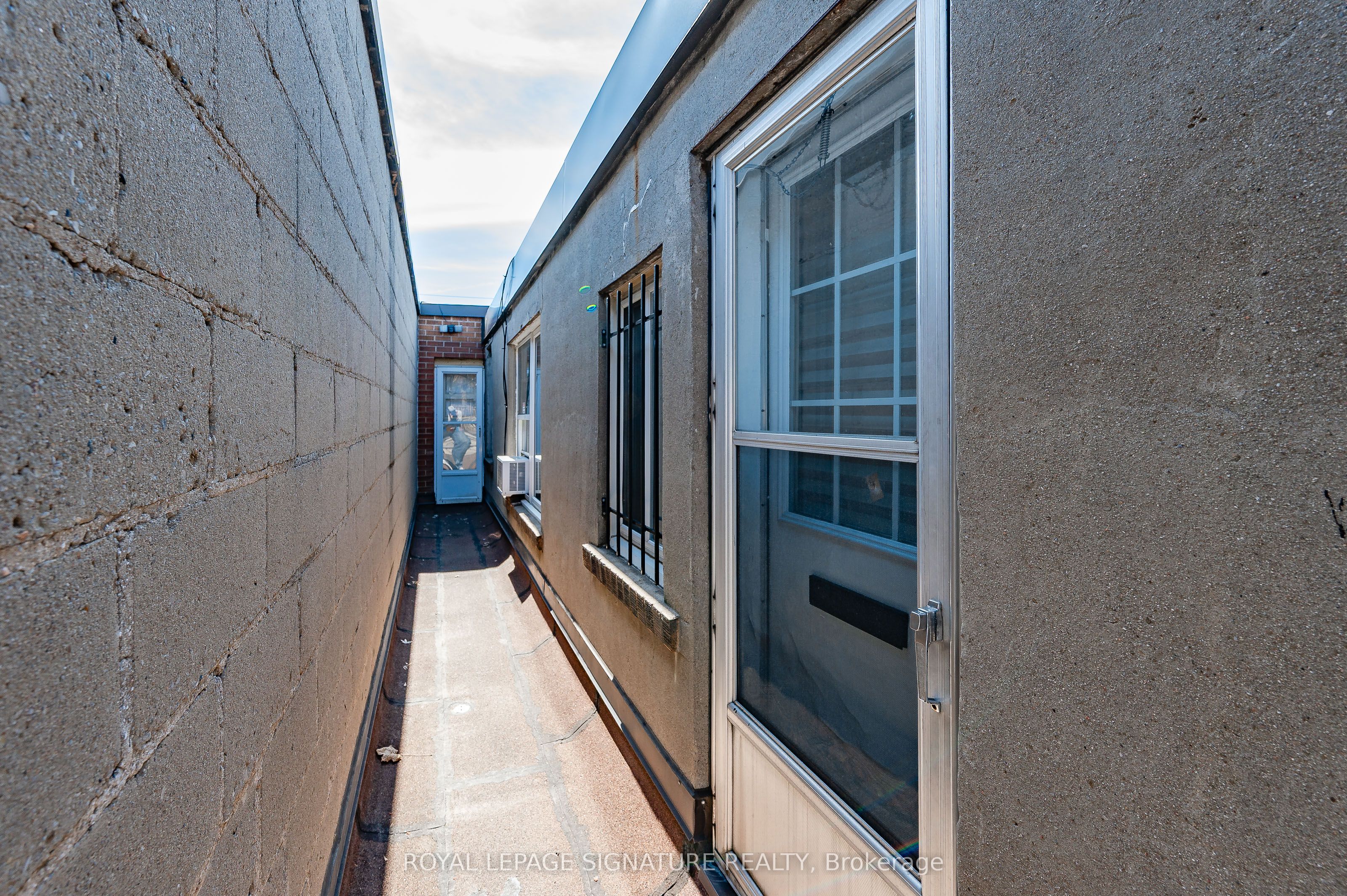 #2nd Floor - 1138 Eglinton Avenue Property Photo 30