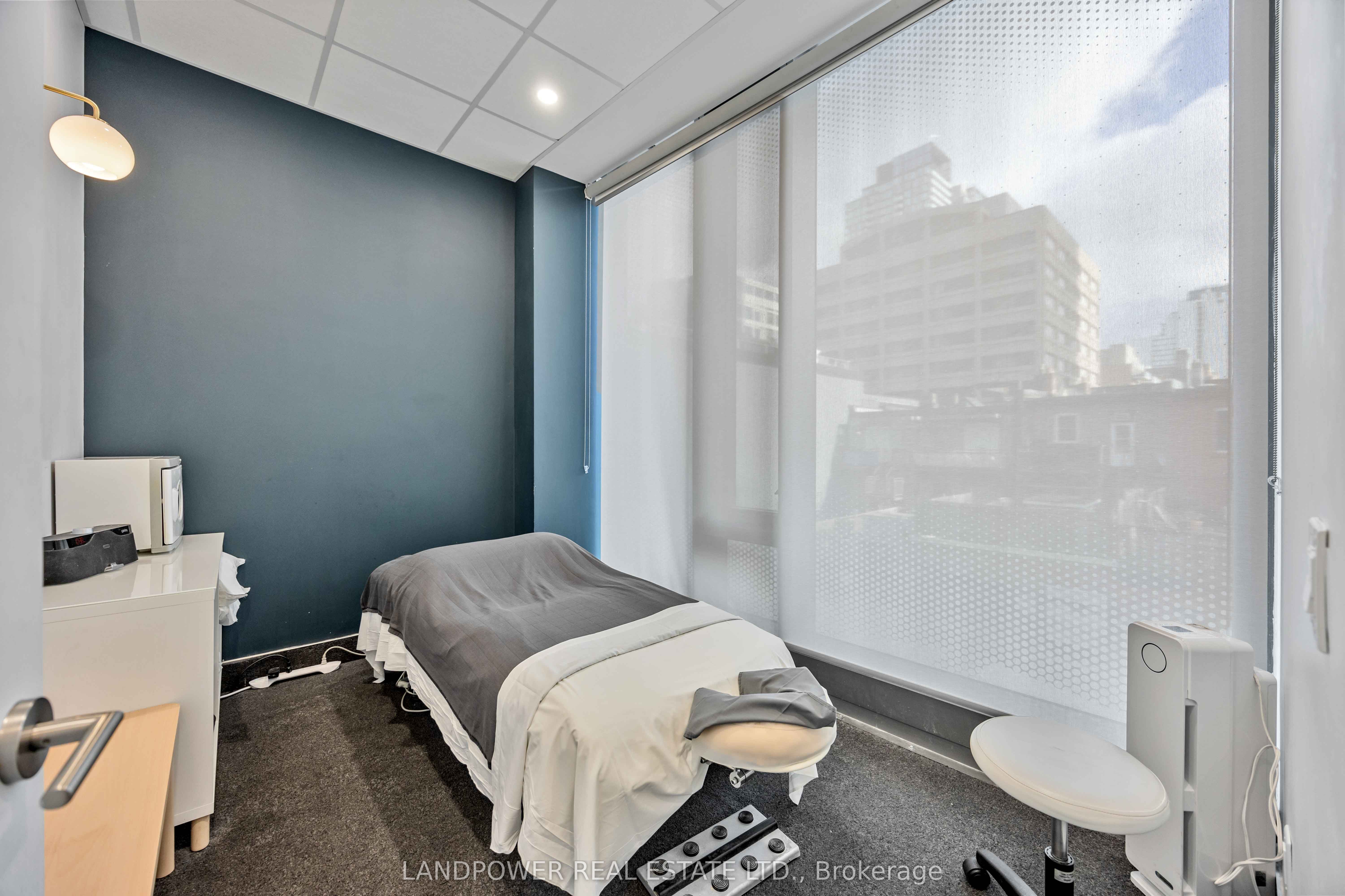 15 Wellesley Street W 220-221 Property Photo 3