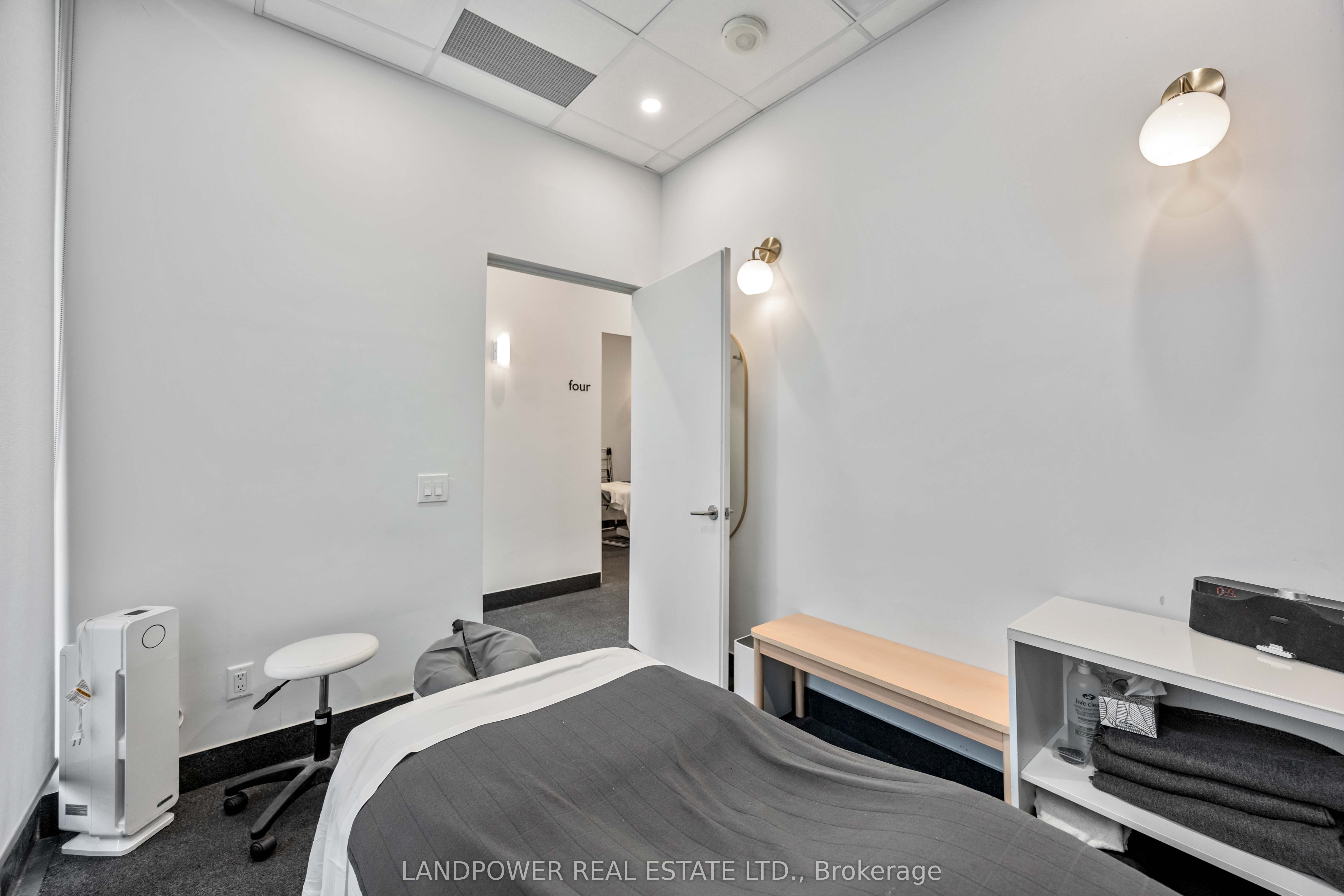 #220-221 - 15 Wellesley Street Property Photo 7