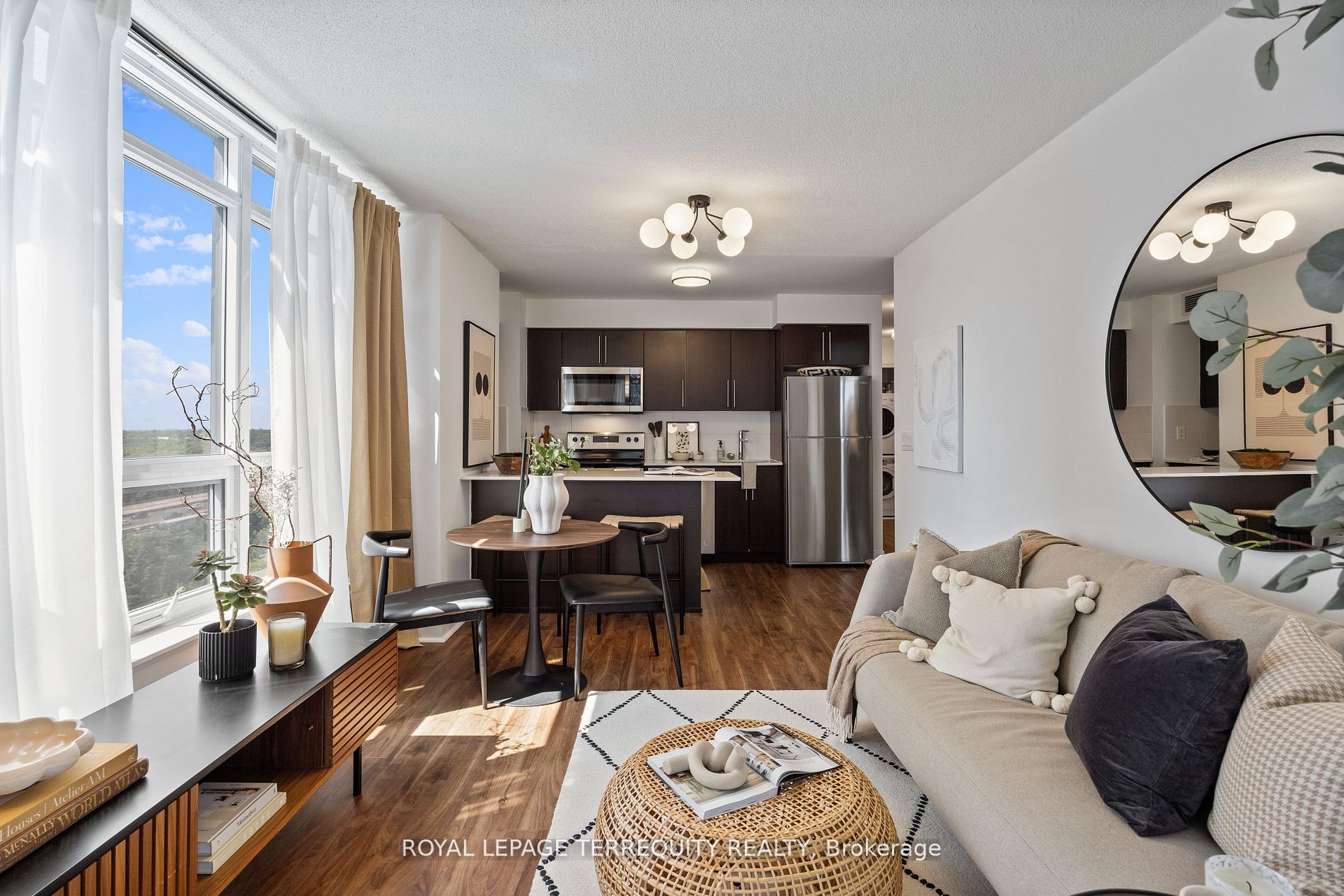 #813 - 105 Harrison Garden Boulevard Property Photo