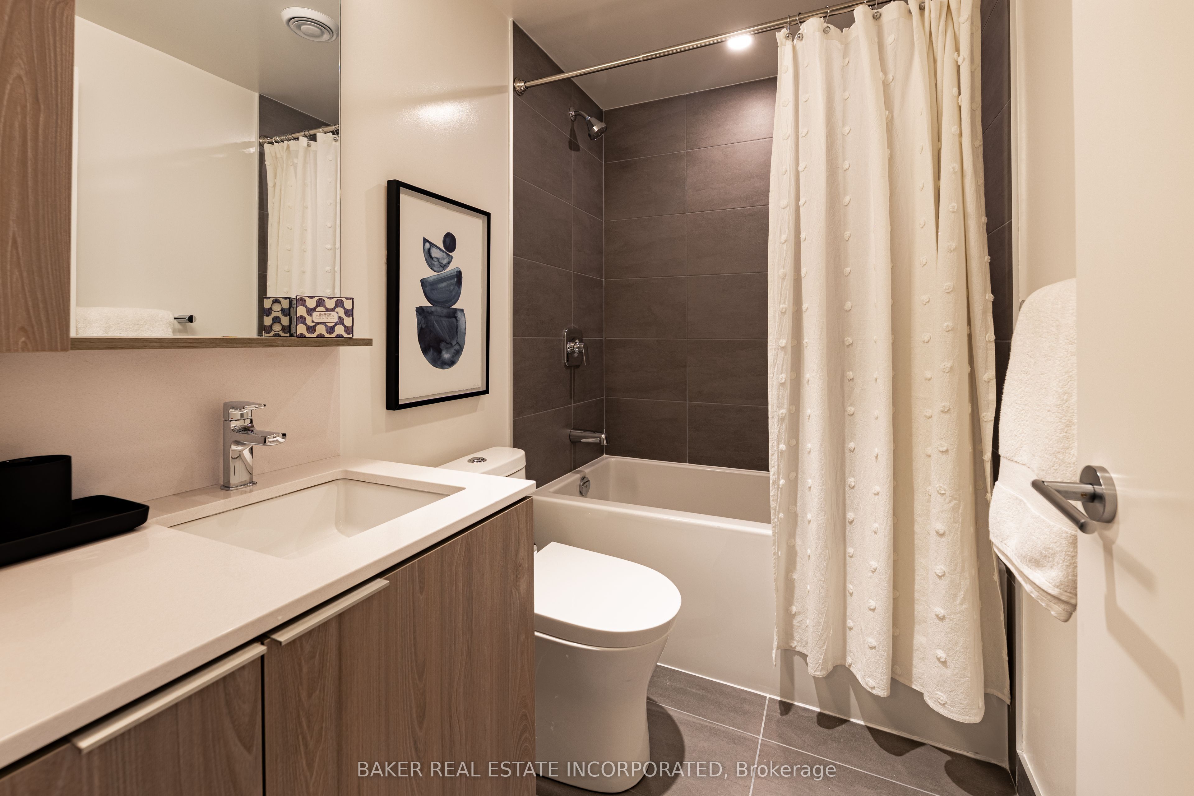 223 Redpath Avenue 1807 Property Photo 3