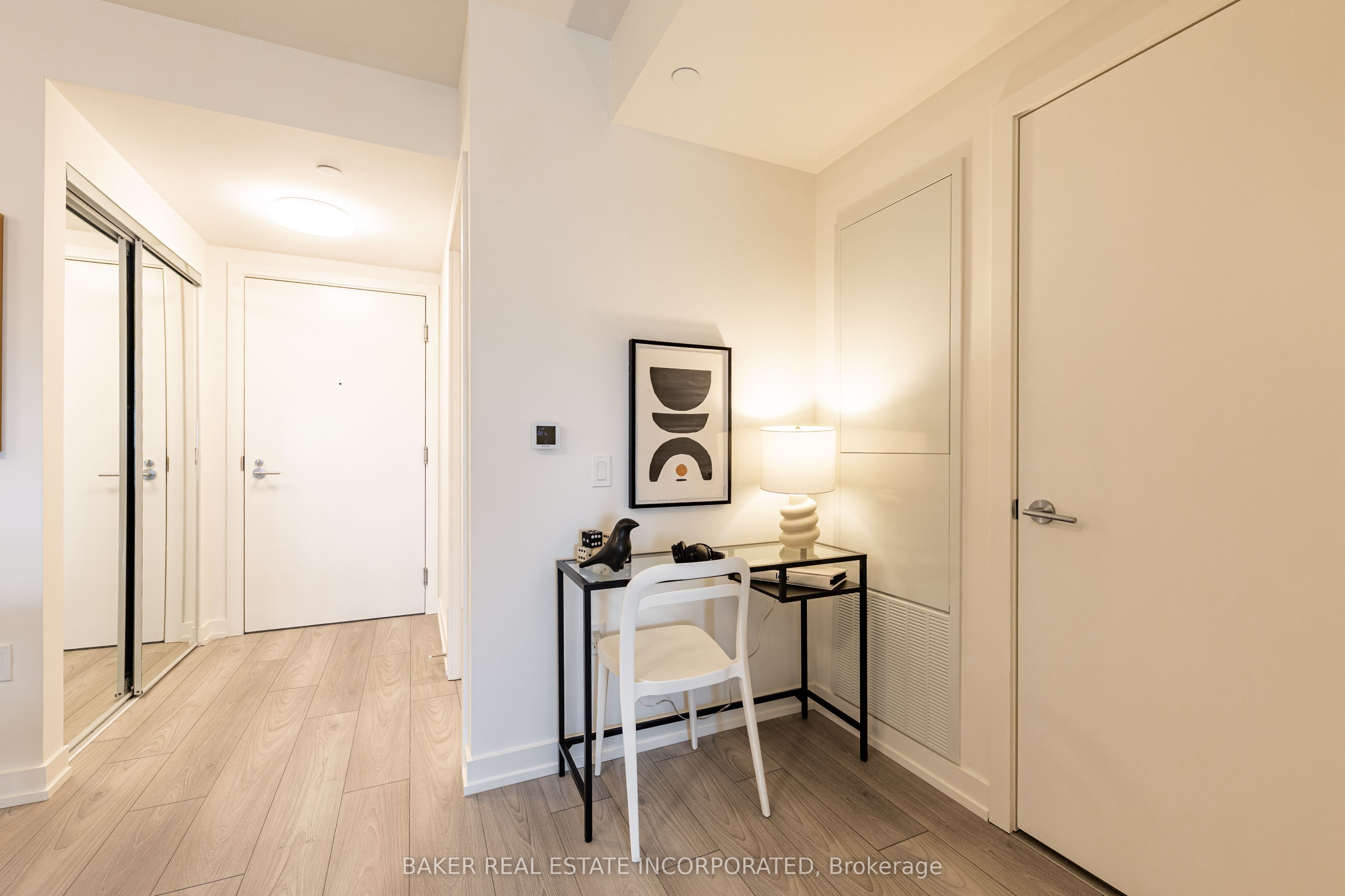 223 Redpath Avenue 1807 Property Photo 5