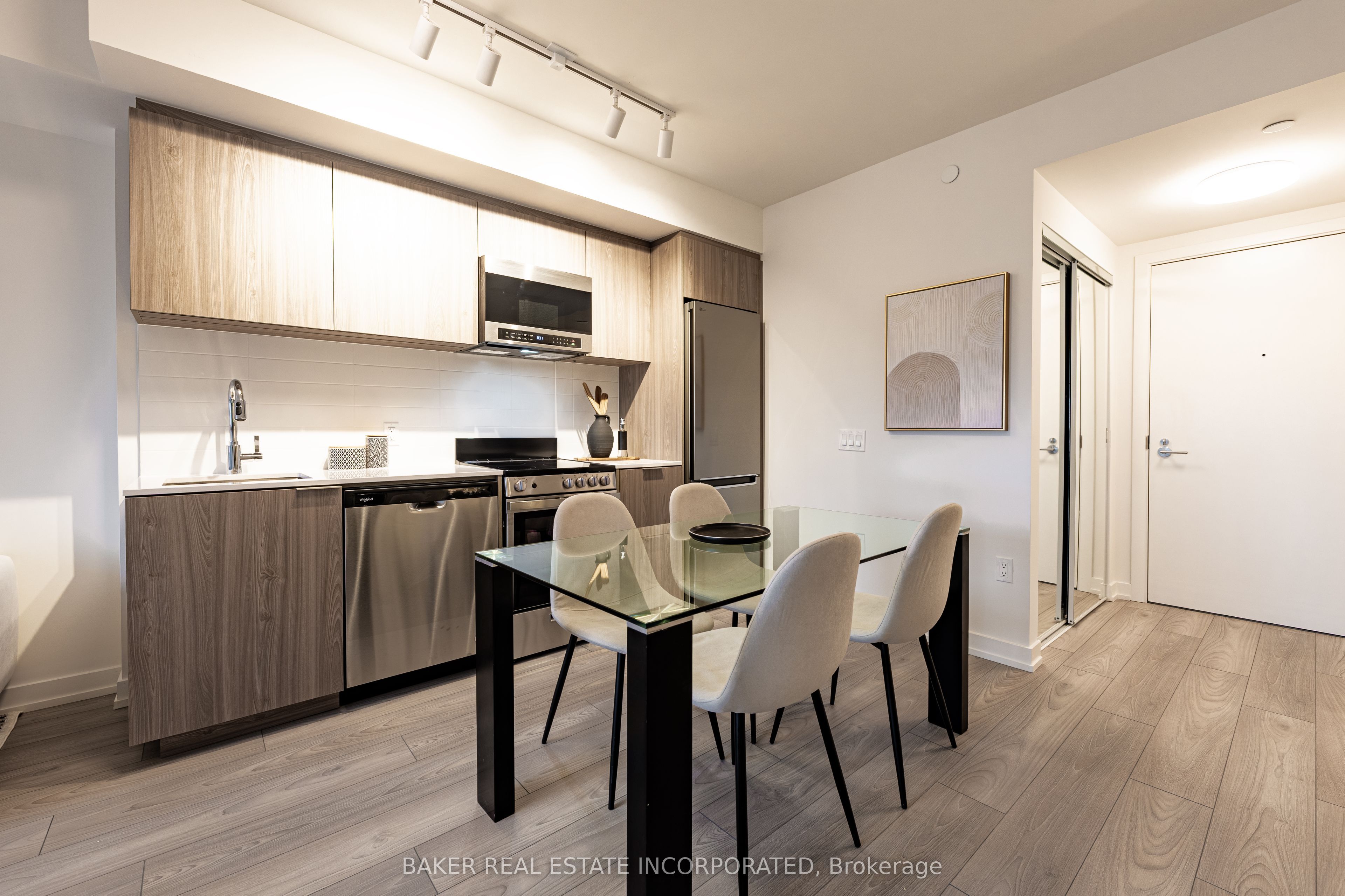 223 Redpath Avenue 1807 Property Photo 8