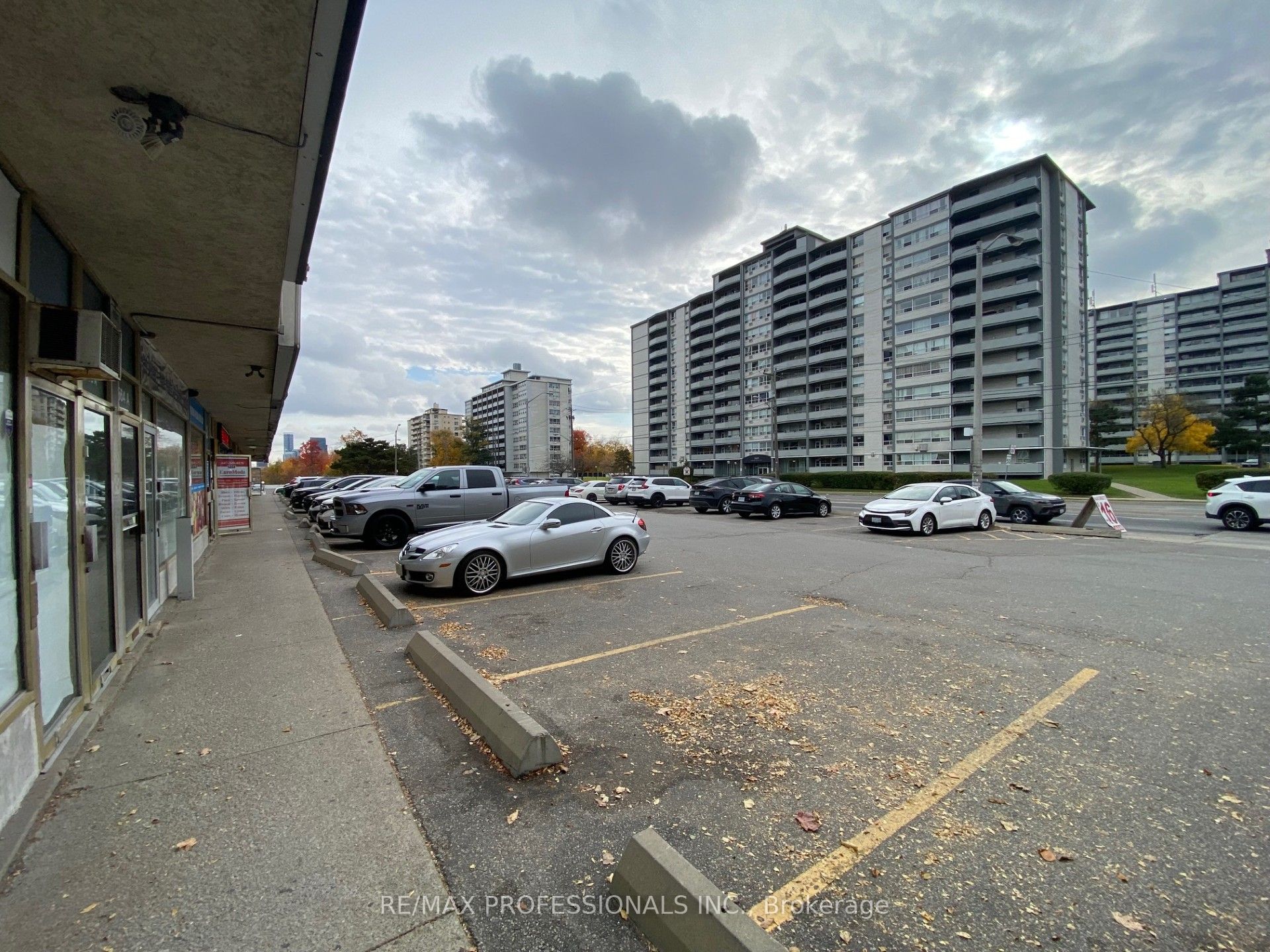 566 Sheppard Avenue Property Photo 3