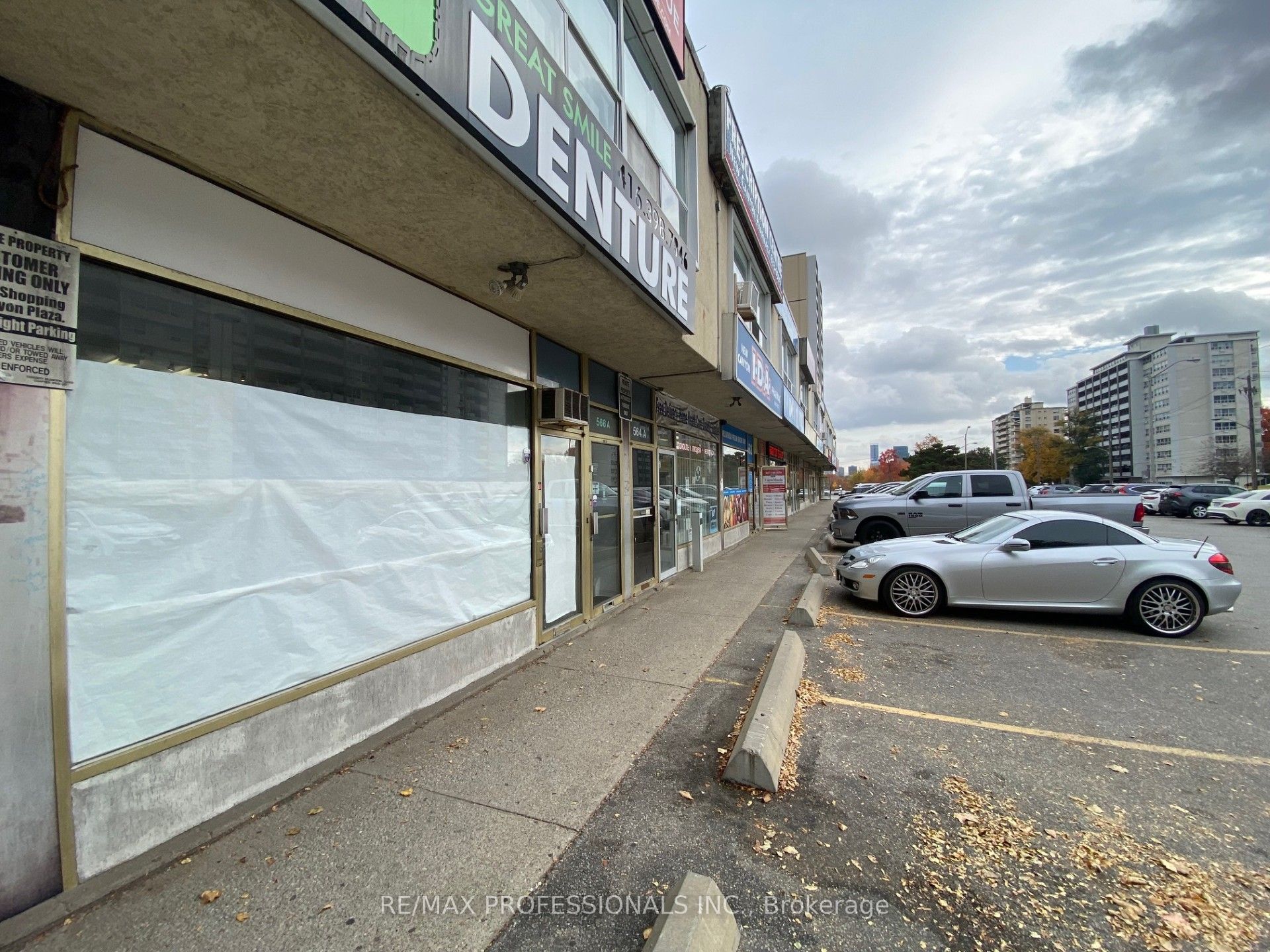 566 Sheppard Avenue Property Photo 4