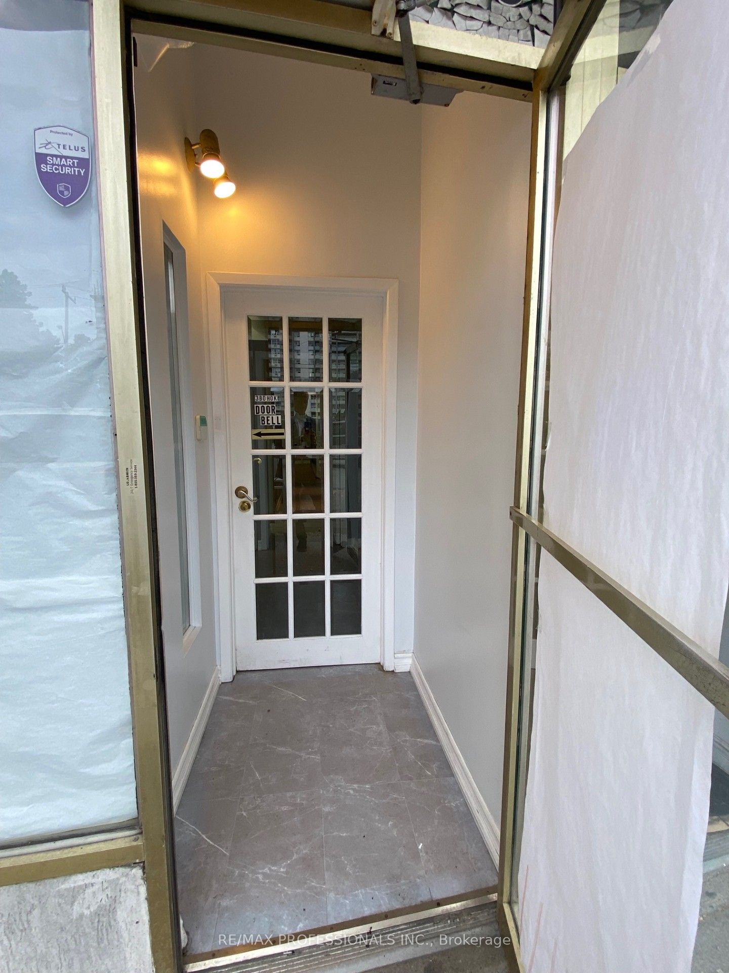 566 Sheppard Avenue Property Photo 8