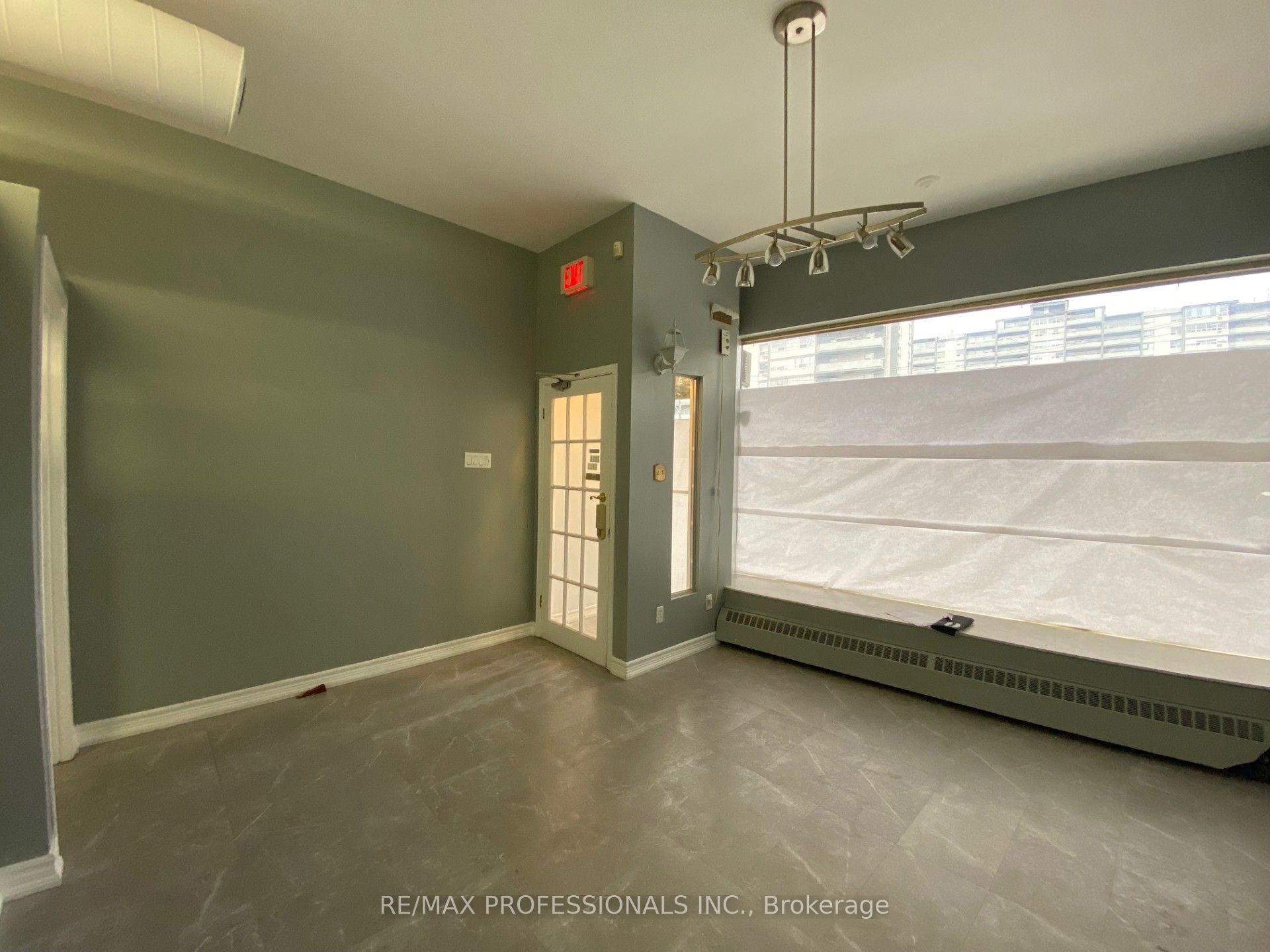 566 Sheppard Avenue Property Photo 9
