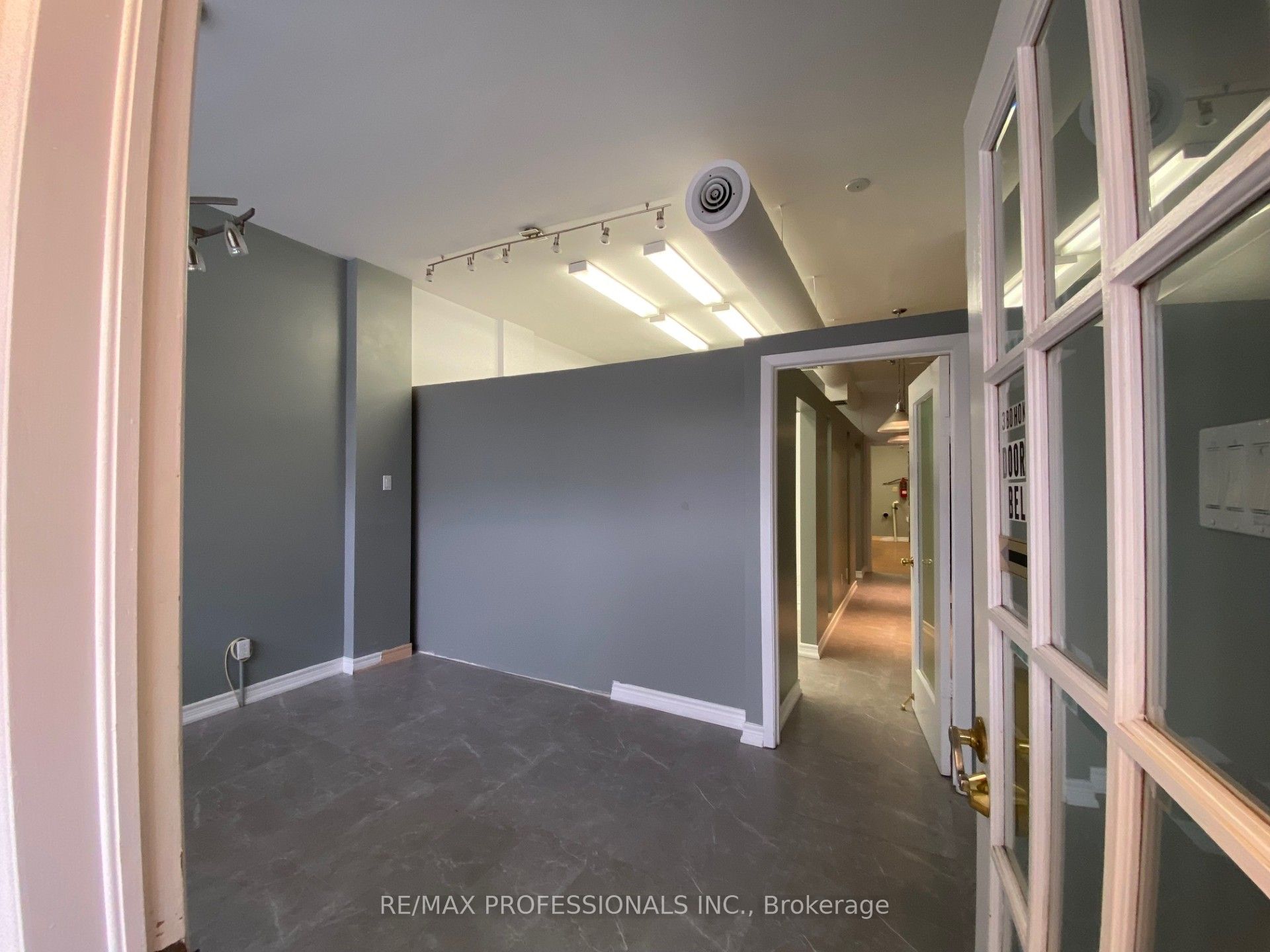 566 Sheppard Avenue Property Photo 12