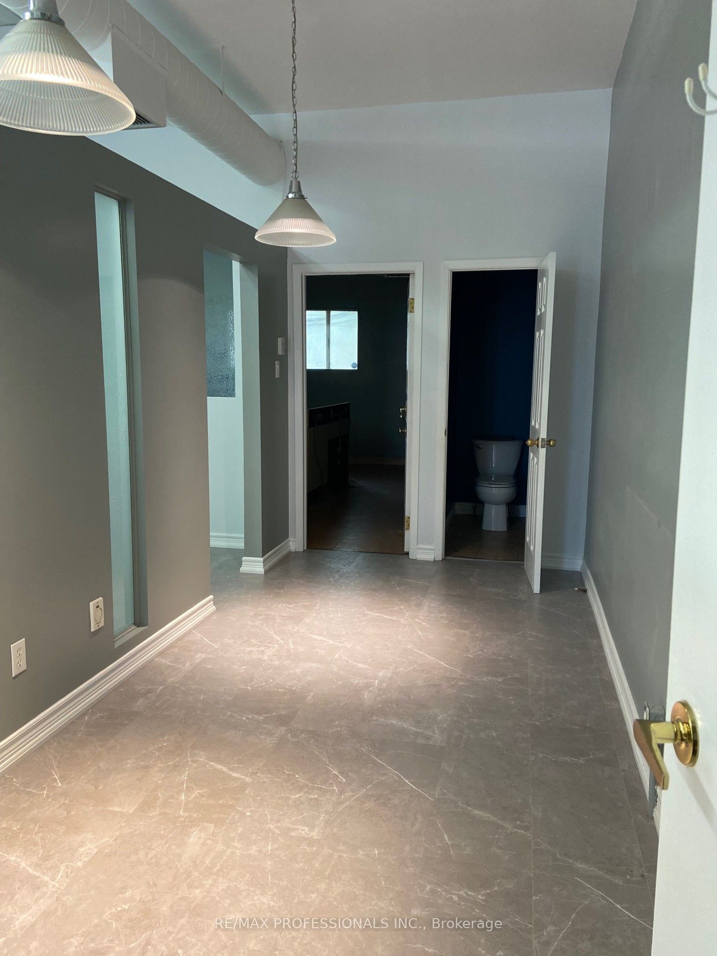 566 Sheppard Avenue Property Photo 15
