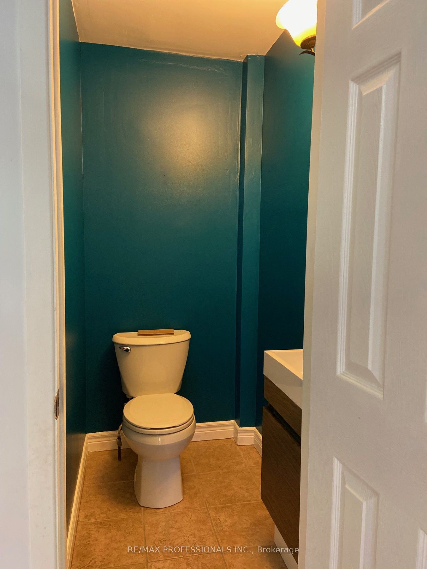 566 Sheppard Avenue Property Photo 16